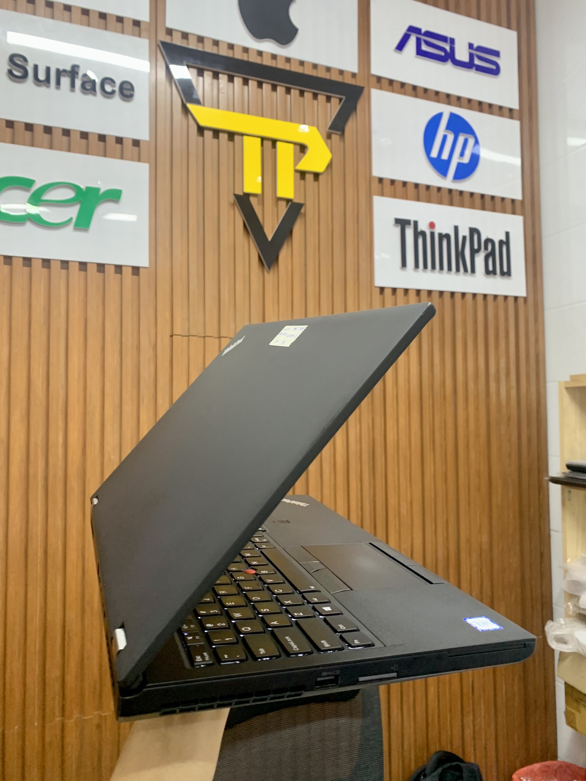 Thinkpad P52 P2000