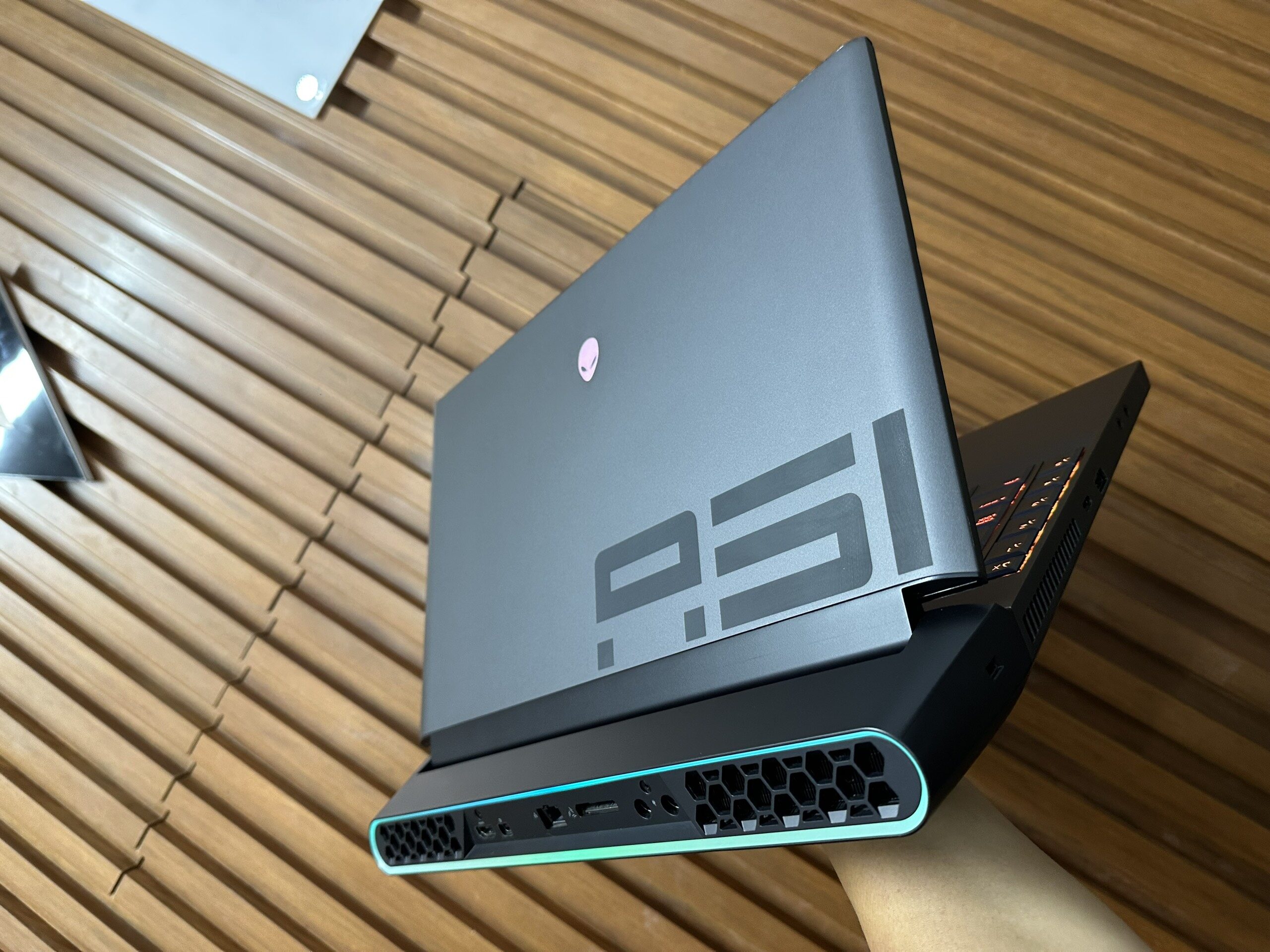 Dell Alienware Area 51m 5