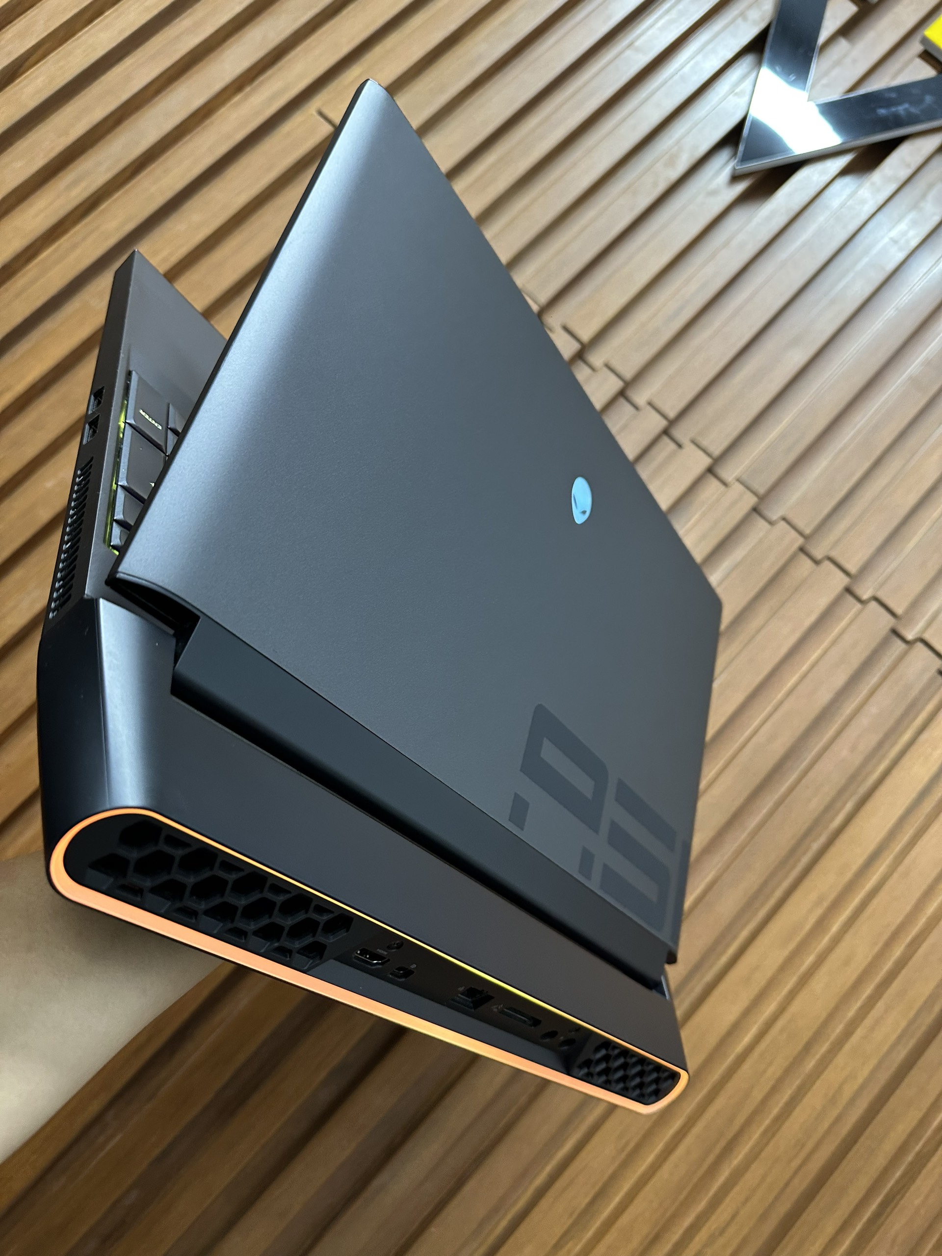 Dell Alienware Area 51m 6