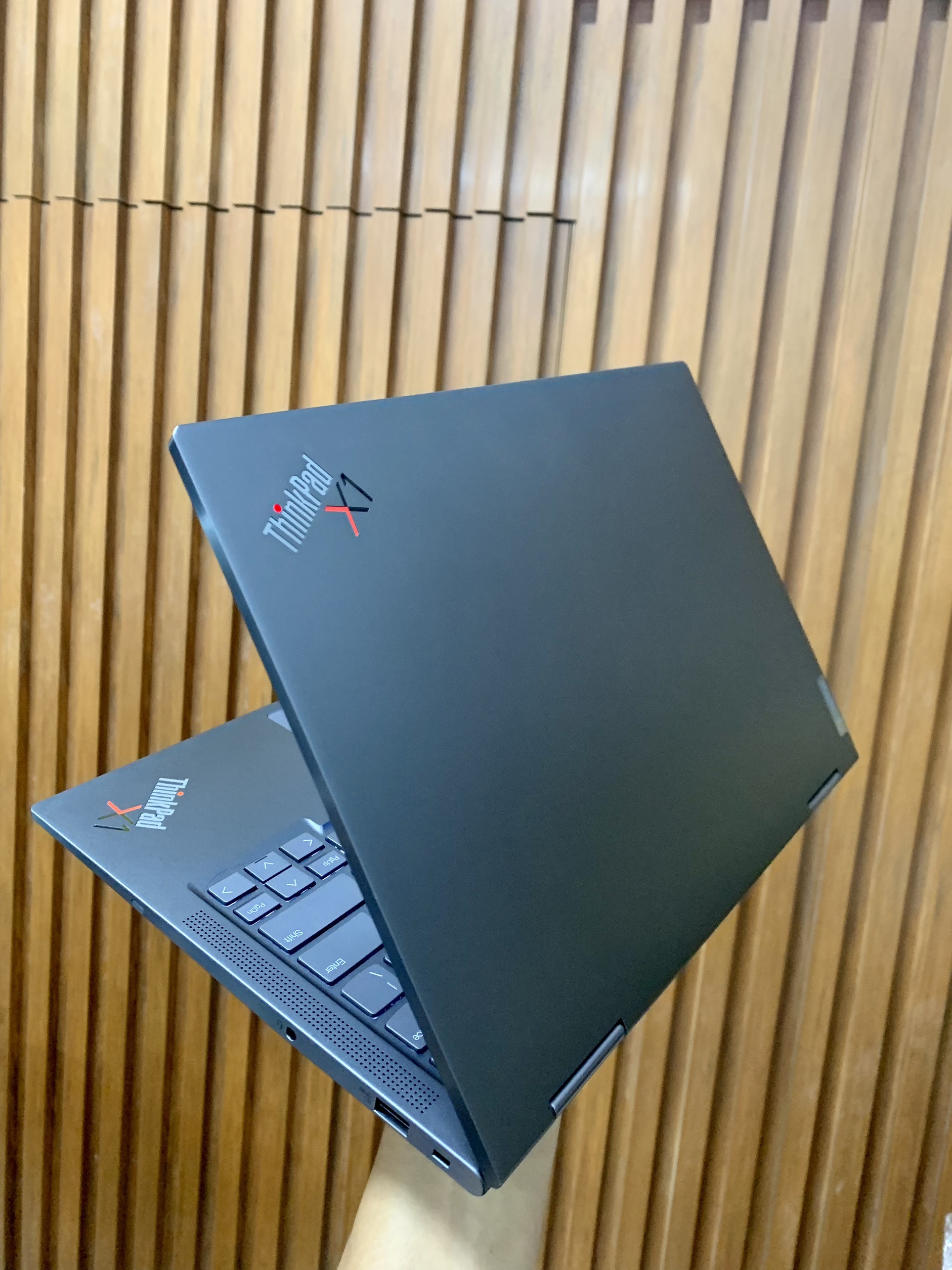 X1 Yoga Gen 8.jpg5