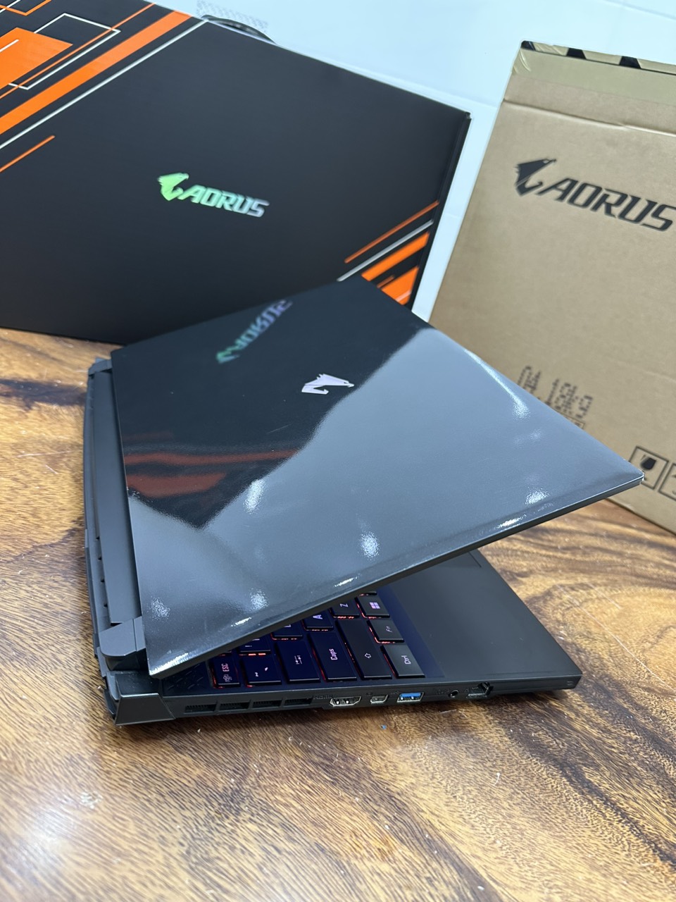 Gigabyte Aorus 5 Se4 5