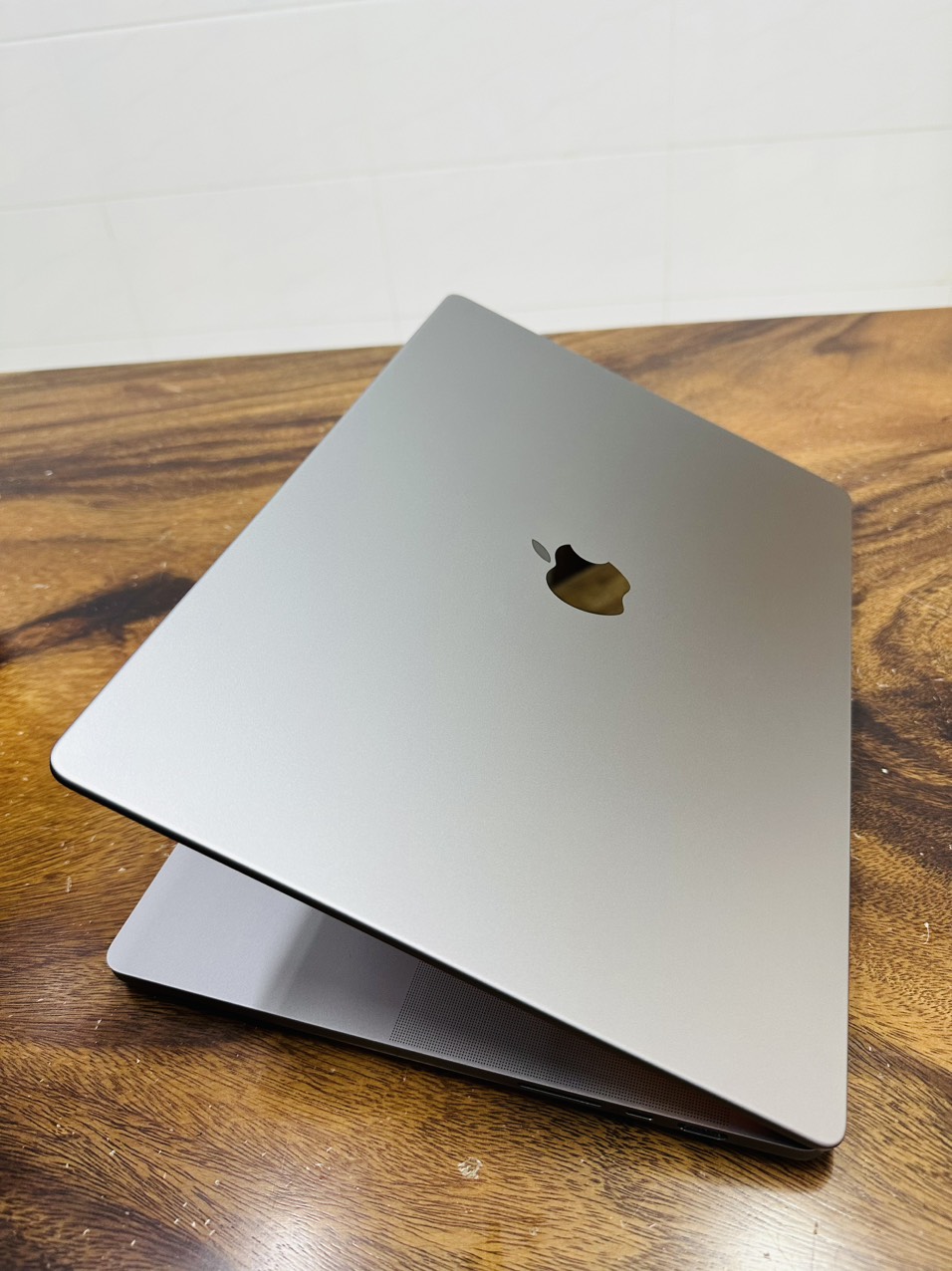 Macbook Pro 16in M1 2021 Gray 2