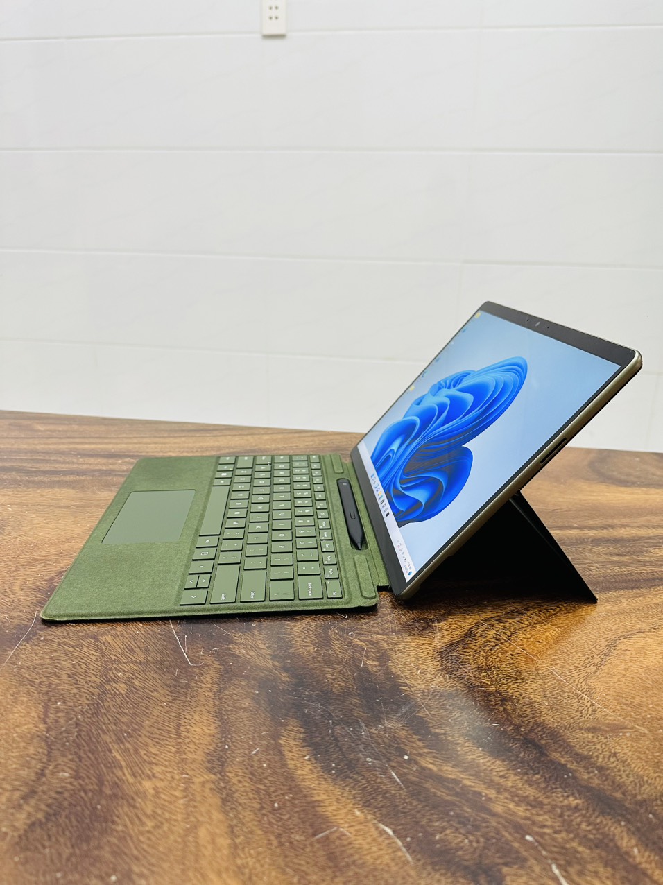 Surface Pro 9 Forest Blue 7