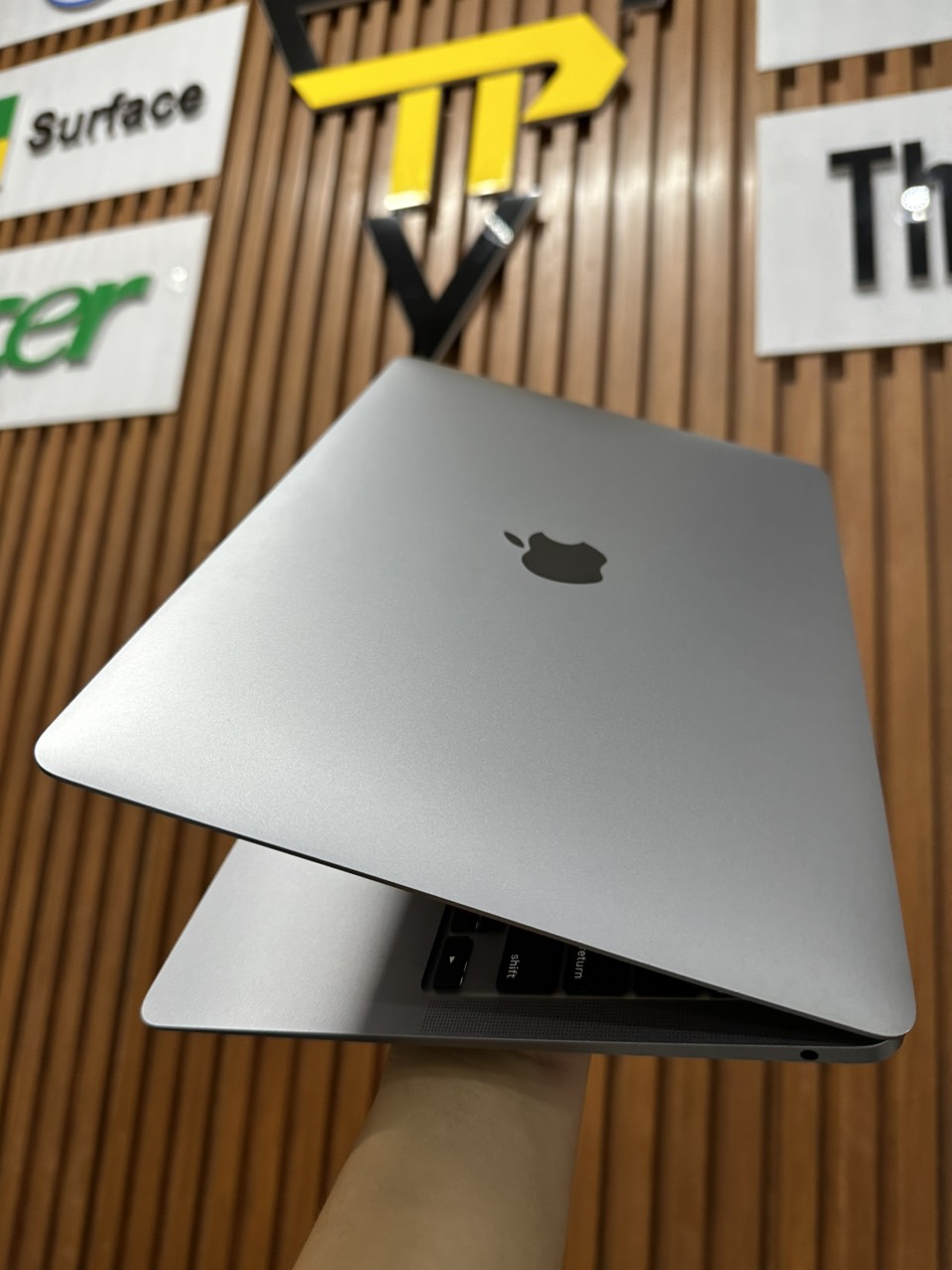 Macbook Air M1 Grey Anh 1