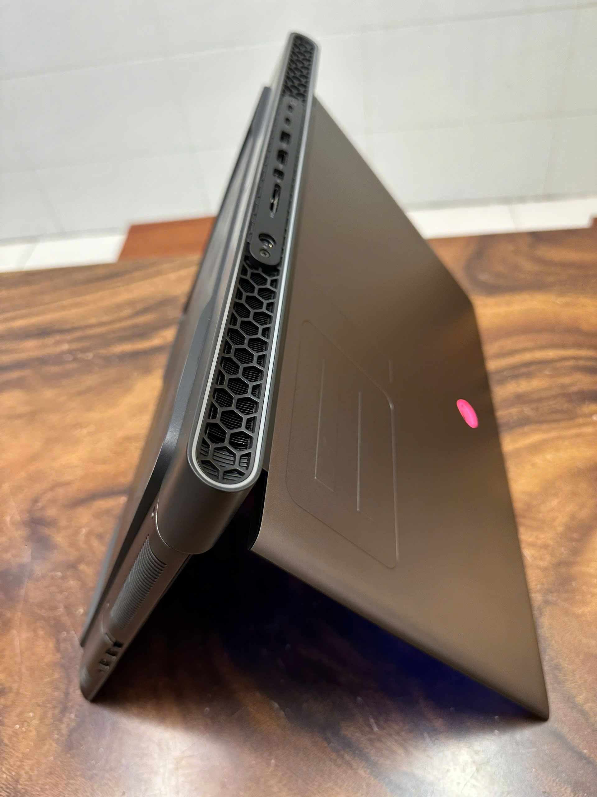 Dell Alienware M18 R2 11