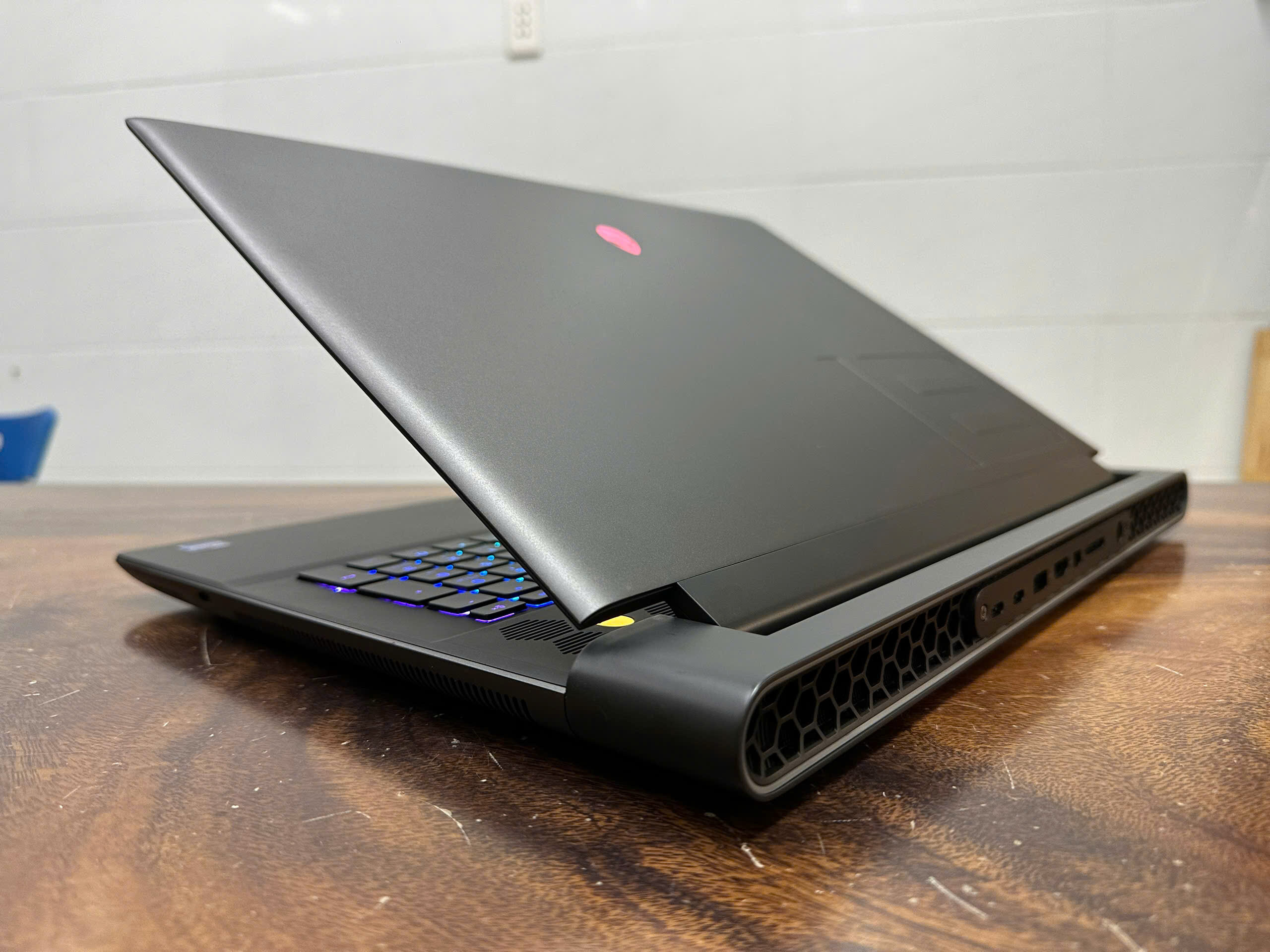 Dell Alienware M18 R2 8