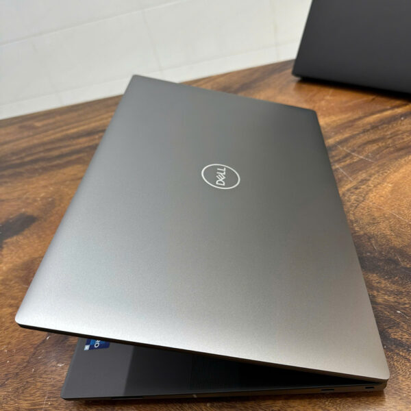 Dell Precision 5680 4k 12