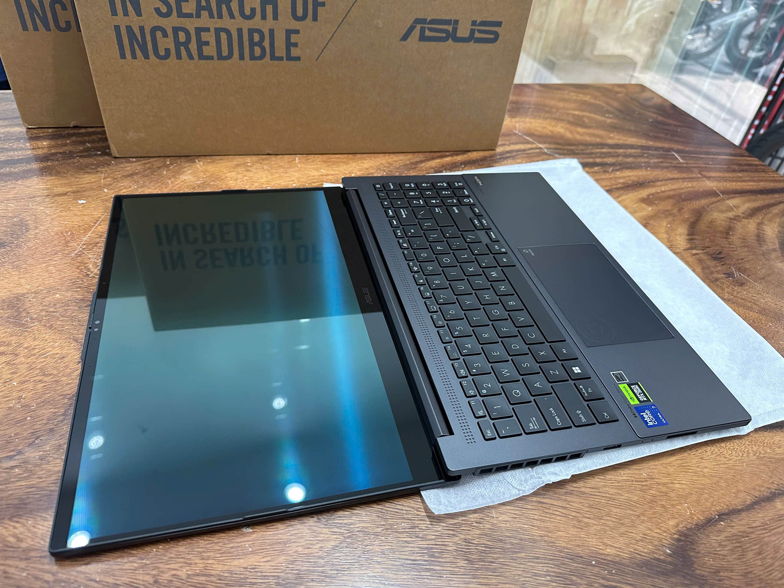 Asus Vivobook Pro 15 Oled Q533 18