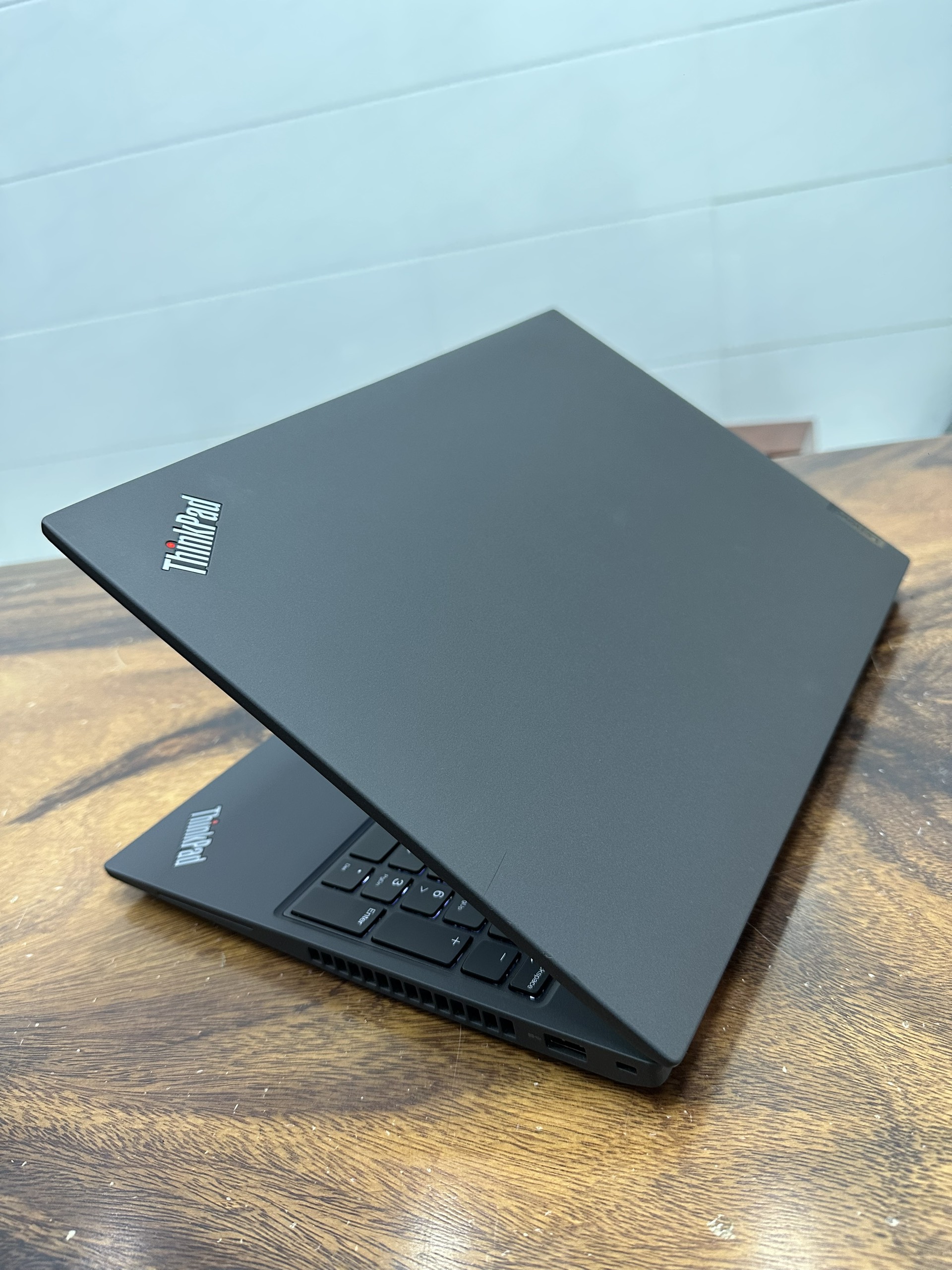 Thinkpad T16 Ore I7 8