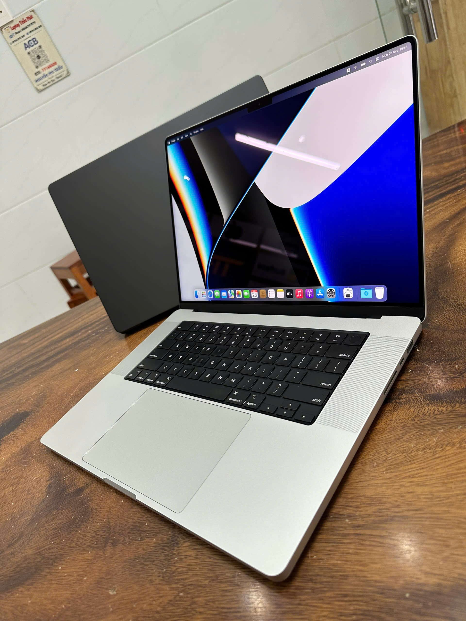 Macbook Pro 16 M1 Silver 2