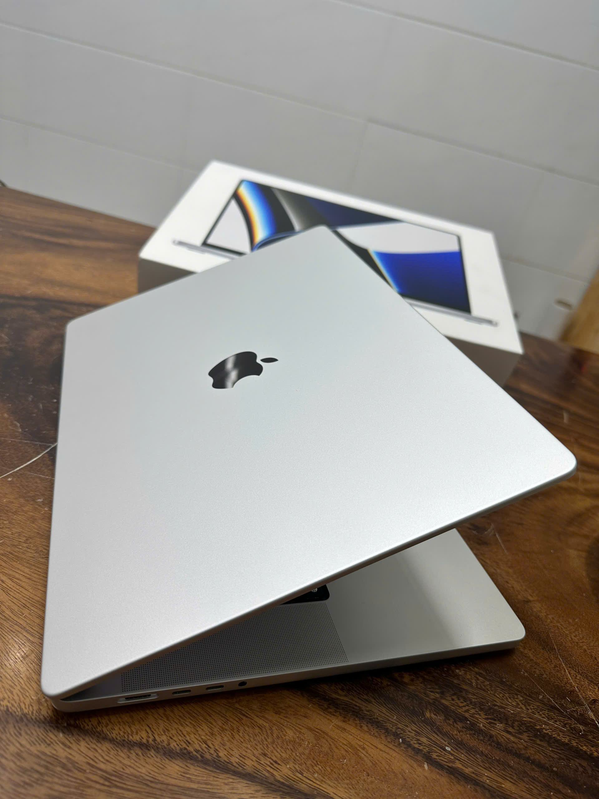 Macbook Pro 16 M1 Silver Box 10