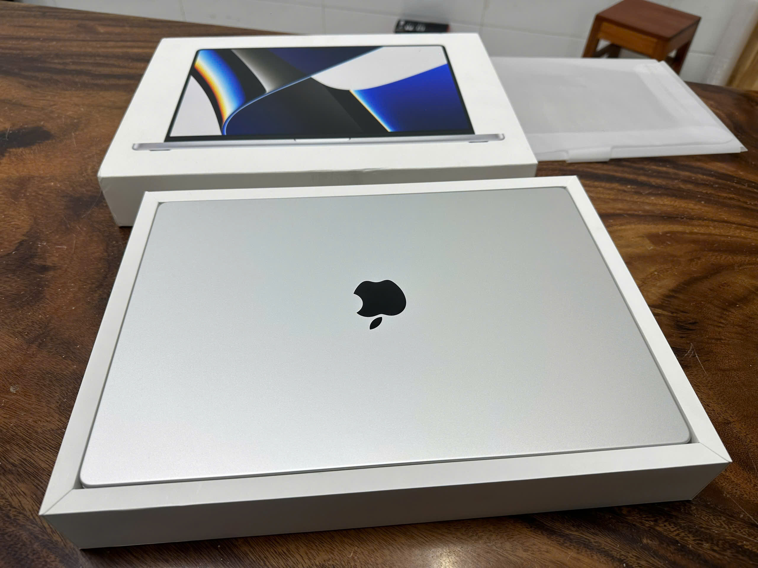 Macbook Pro 16 M1 Silver Box 8