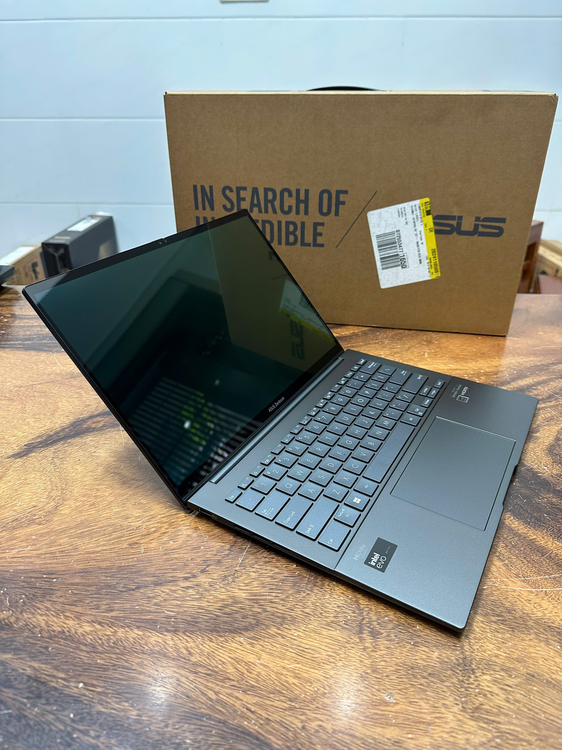 Asus Zenbook Q425 1