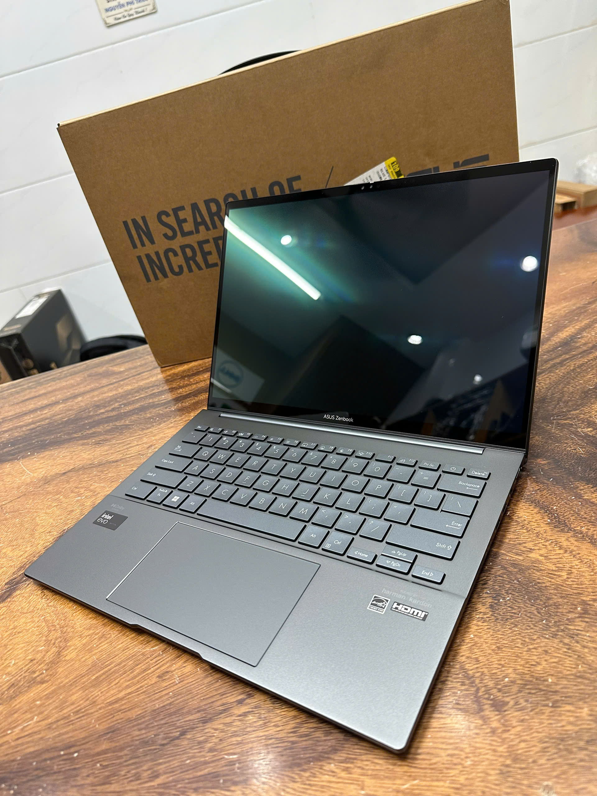 Asus Zenbook Q425 2