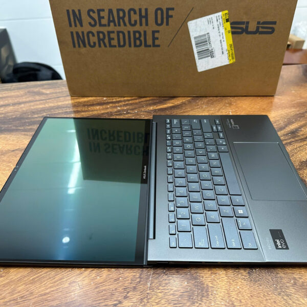 Asus Zenbook Q425 3