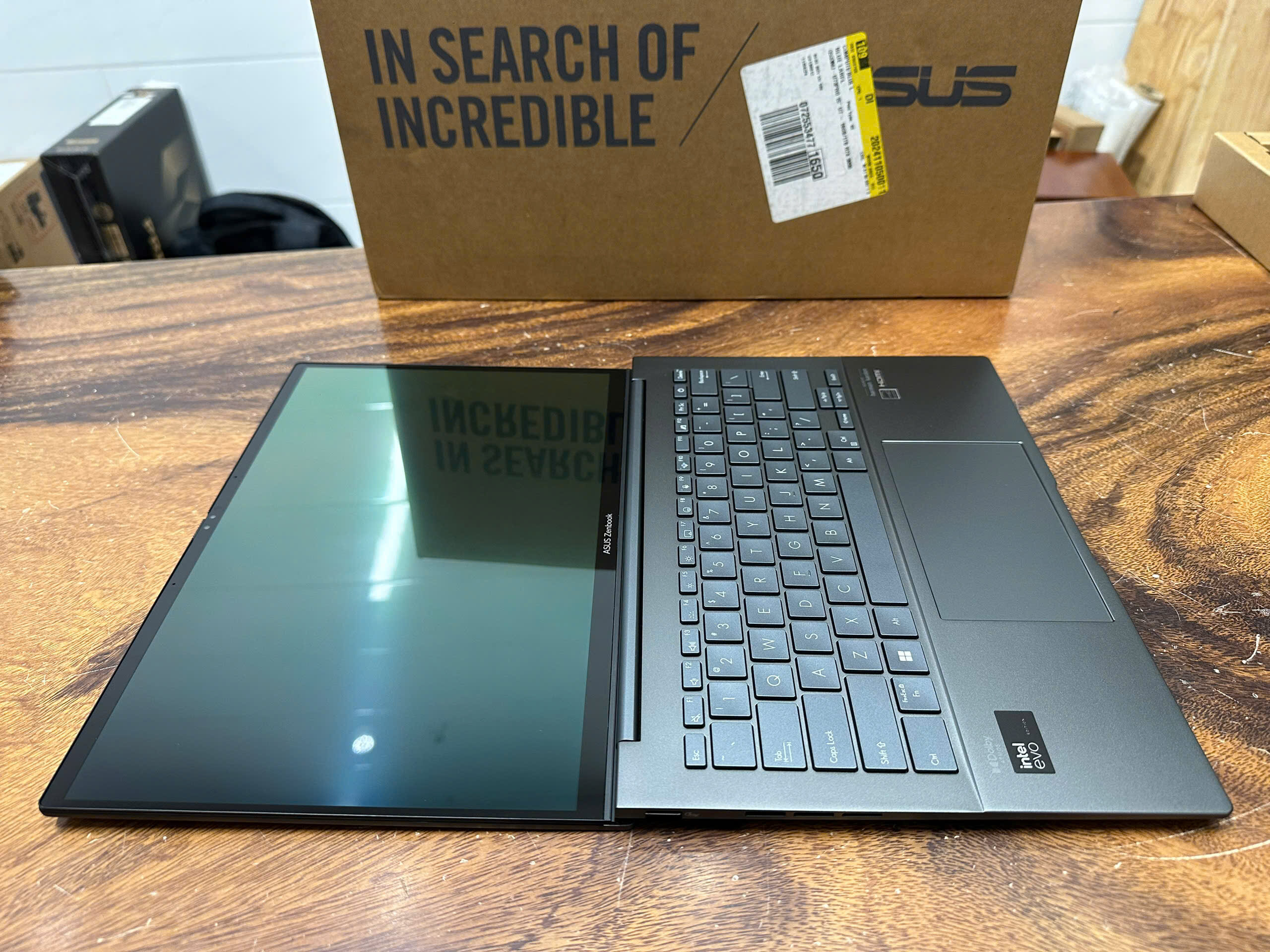 Asus Zenbook Q425 3