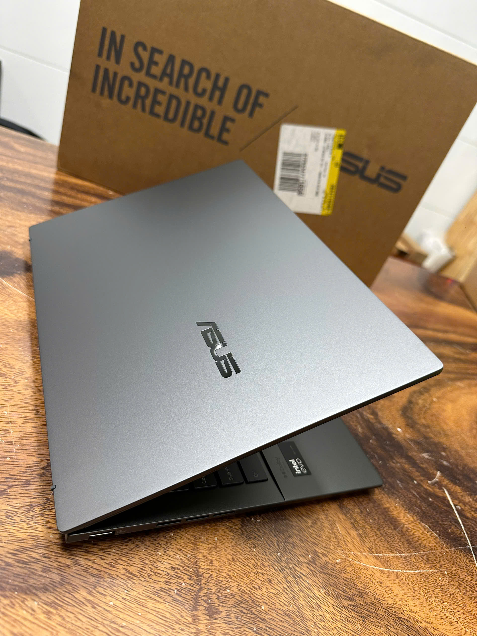 Asus Zenbook Q425 5