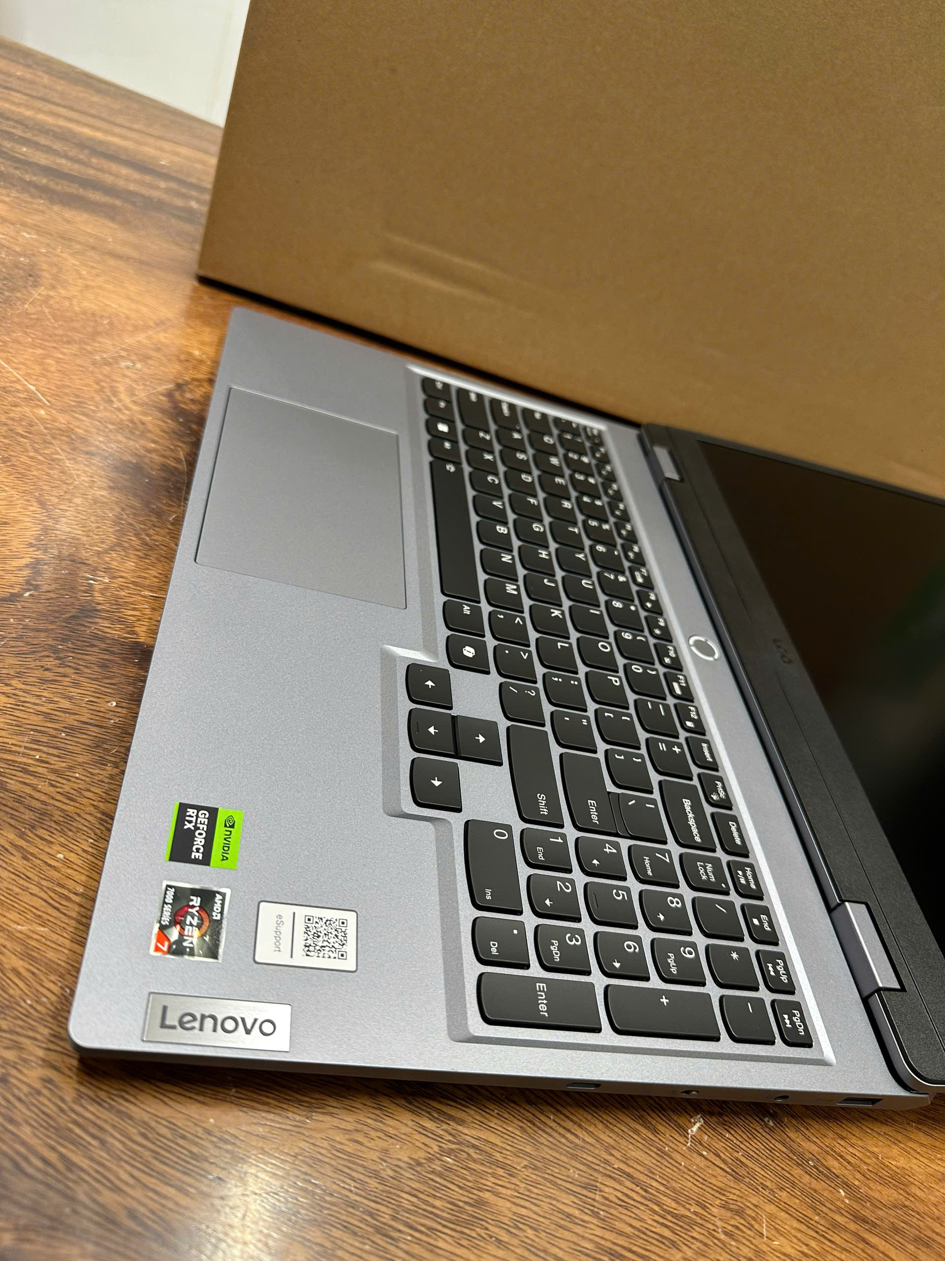 Lenovo Loq 15arp9 7