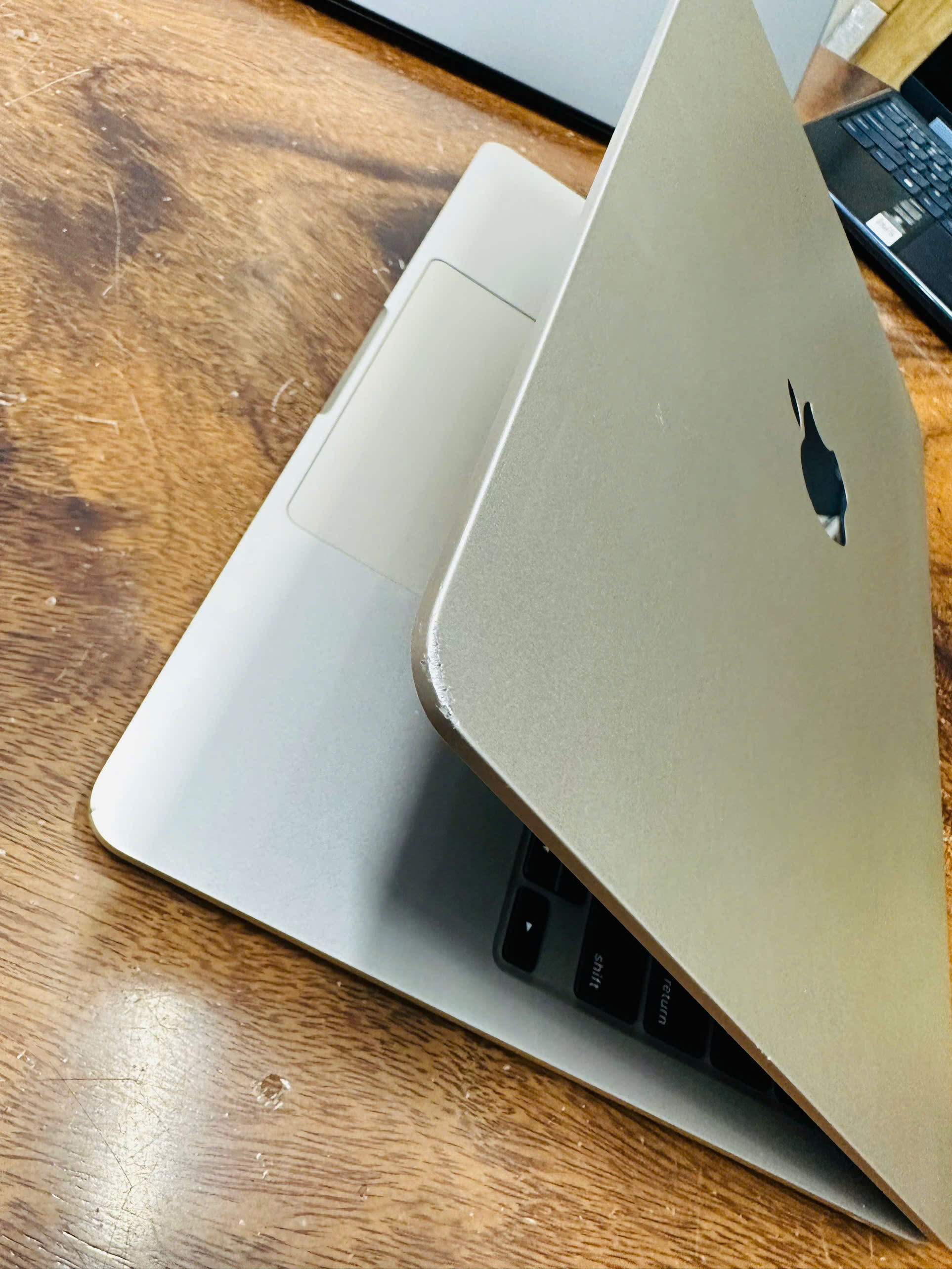 Macbook Air M2 Starlight 7