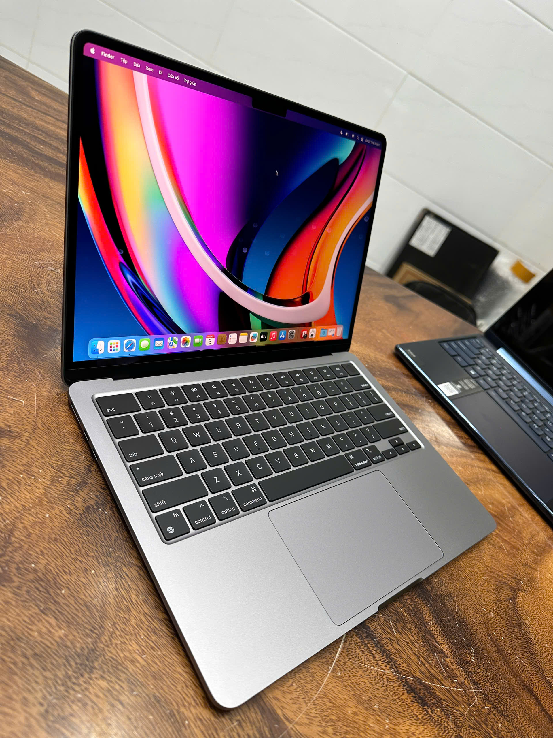 Macbook Air 13in M2 Grey 4