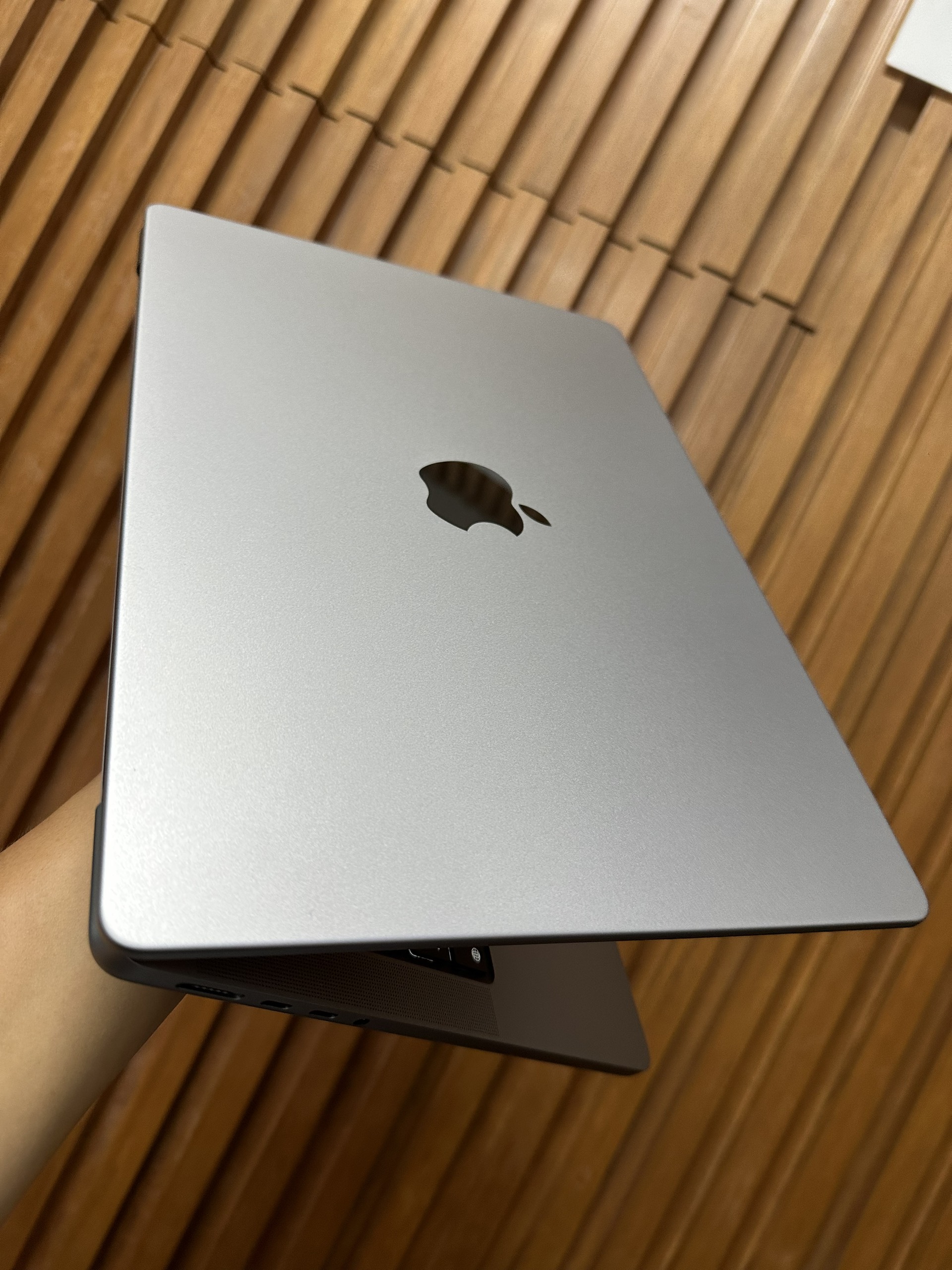 Macbook Pro 14 M3 Grey 2