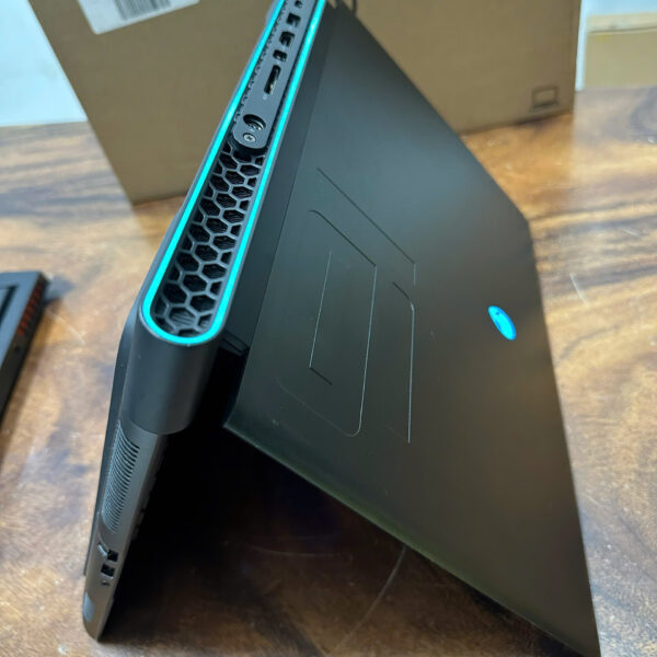 Dell Alienware M16 R1 