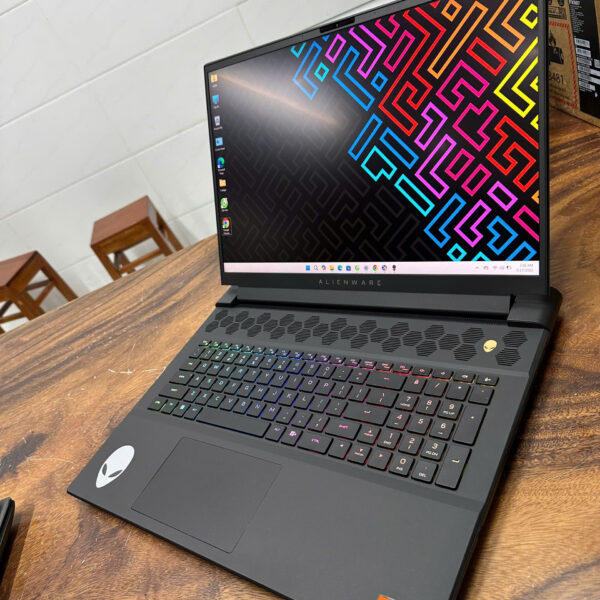 Dell Alienware M18 R1 Ryzen 9 10