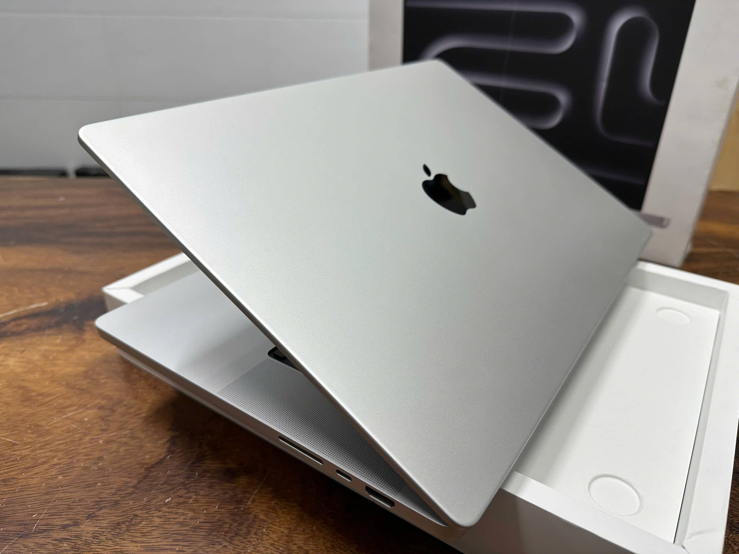 Macbook Pro 16 Inch M4 Pro 7