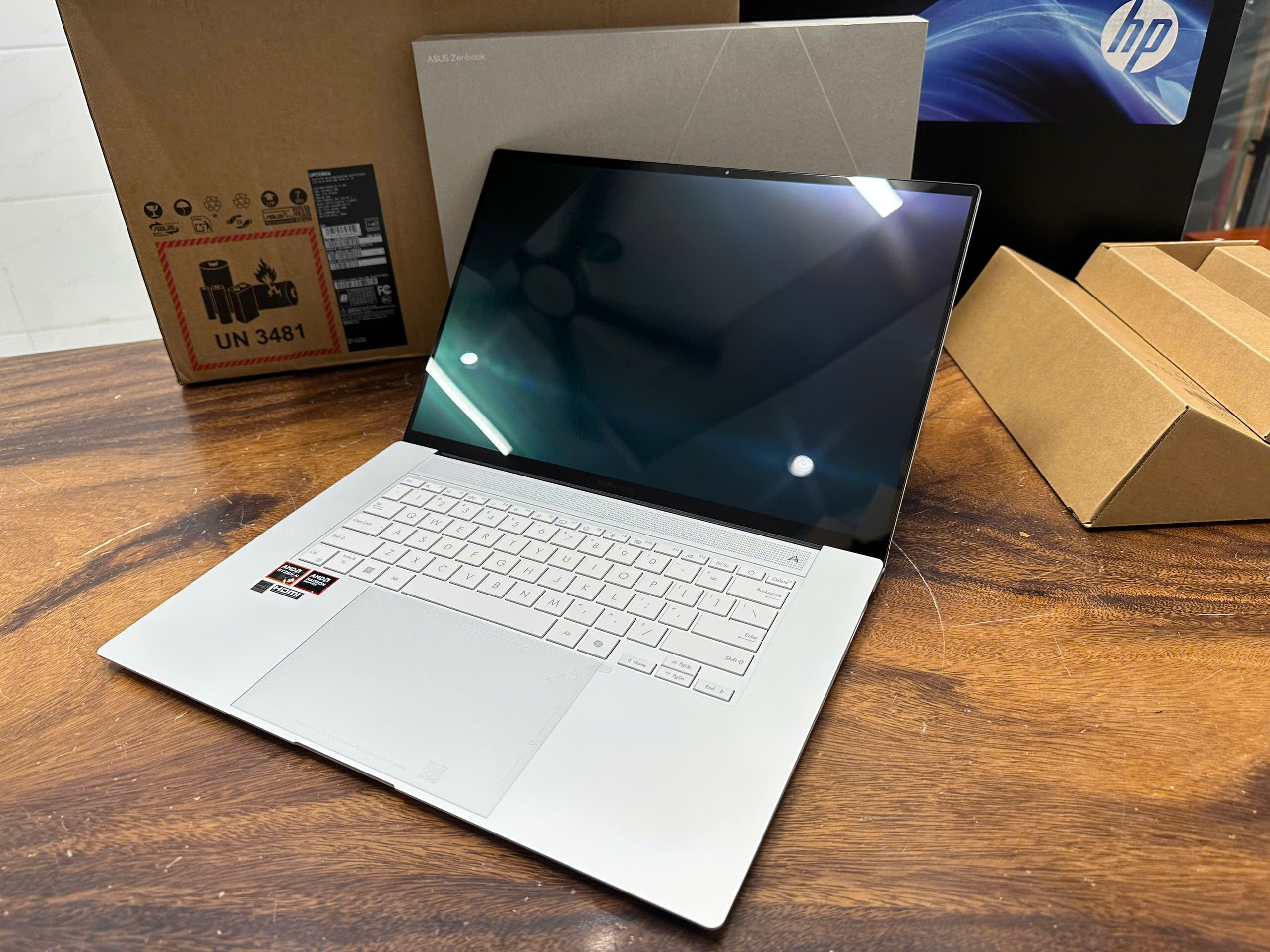 Asus Zenbook S16 Um5606 12