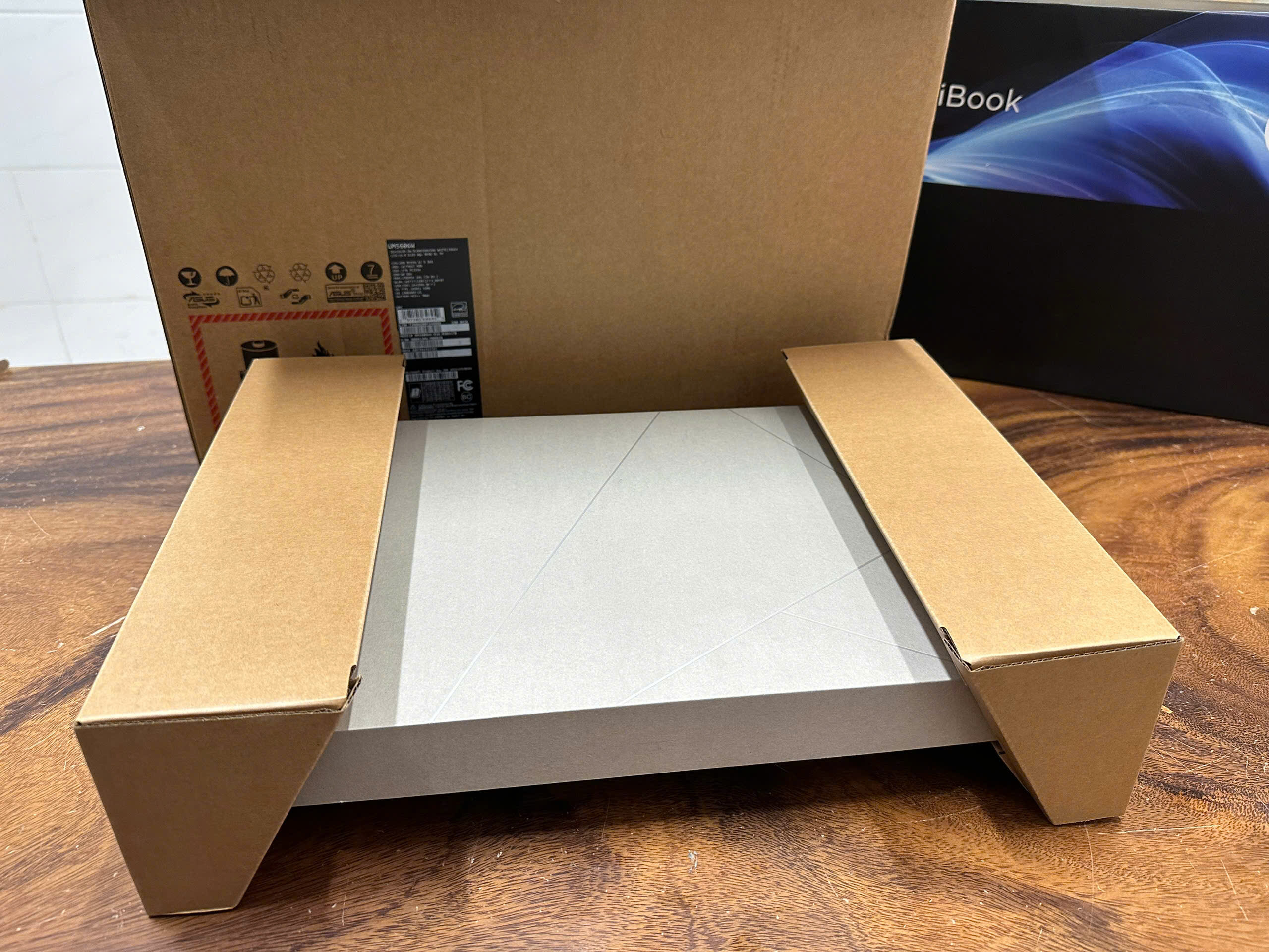 Asus Zenbook S16 Um5606 4