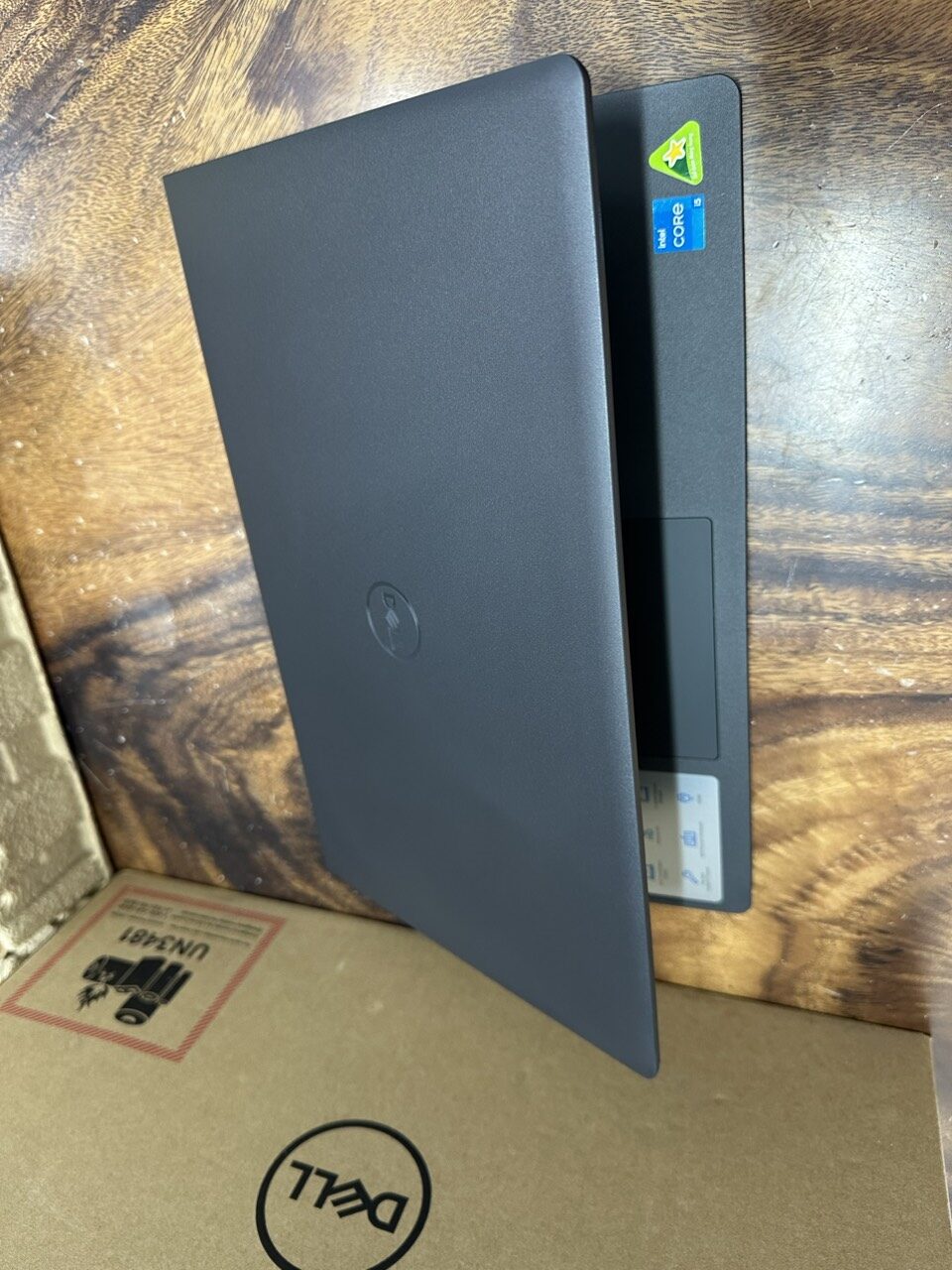 Dell Inspiron 15 3520 Box 1