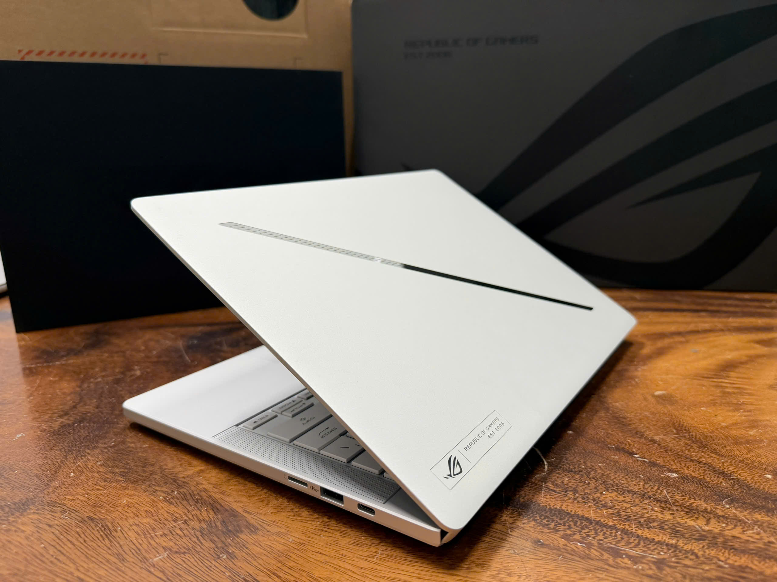 Asus Zephyrus G14 Ga403wr 1