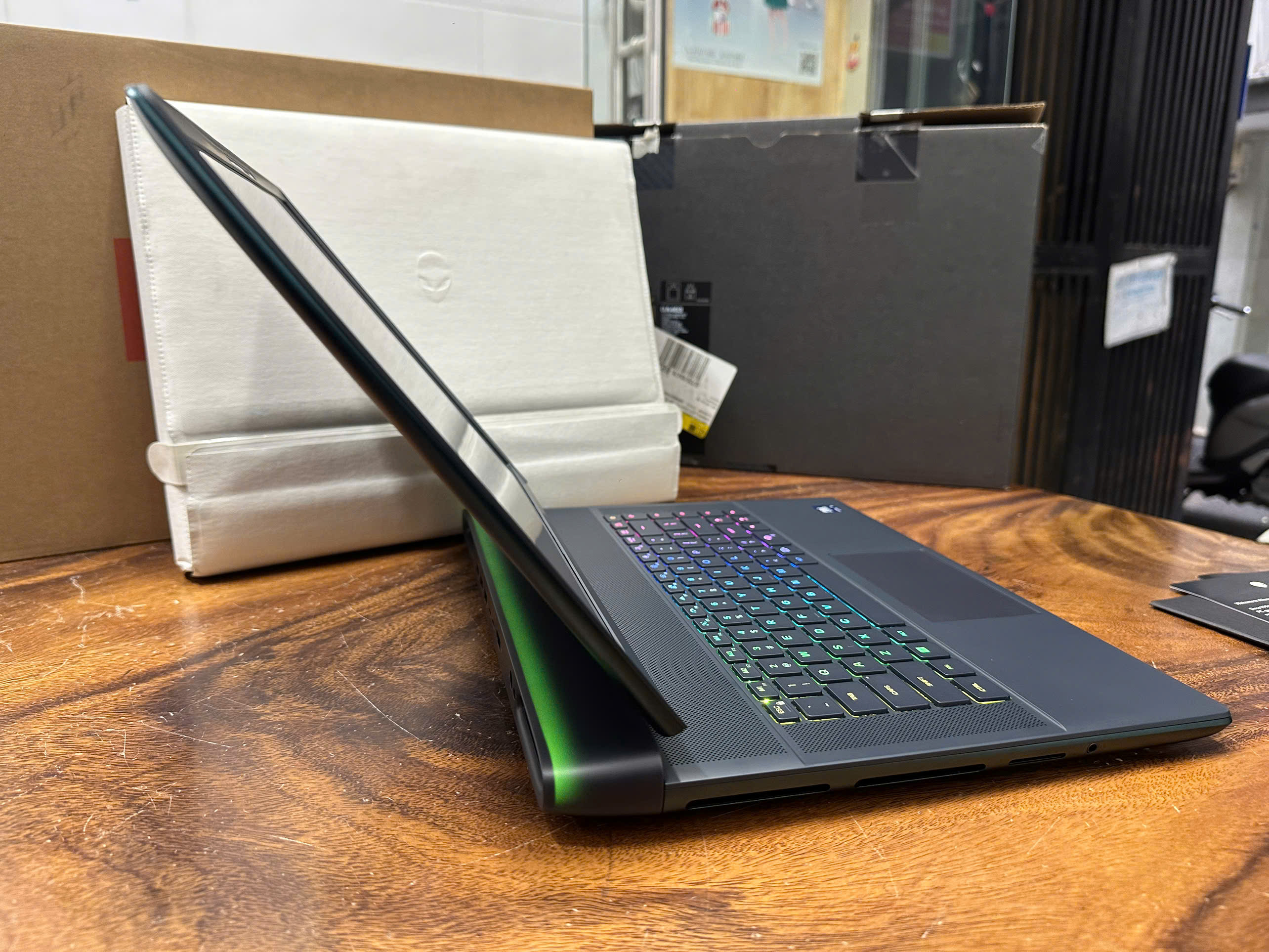 Dell Alienware 16 Area 51 6