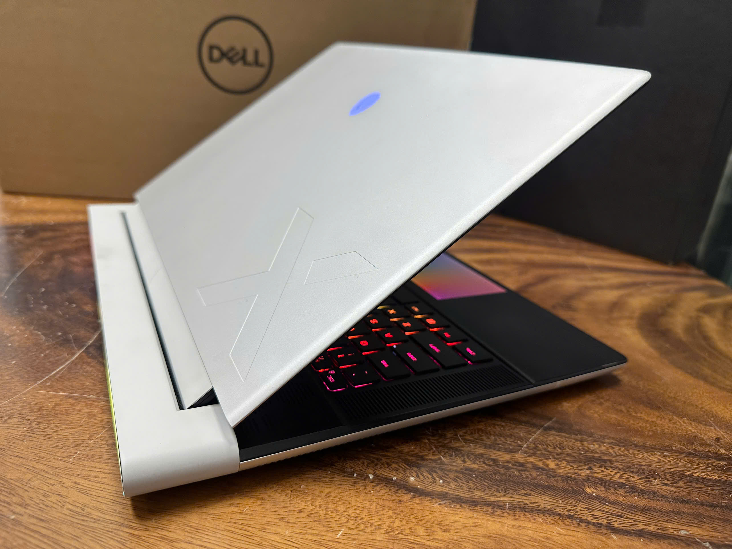 Dell Alienware X16 R2 7