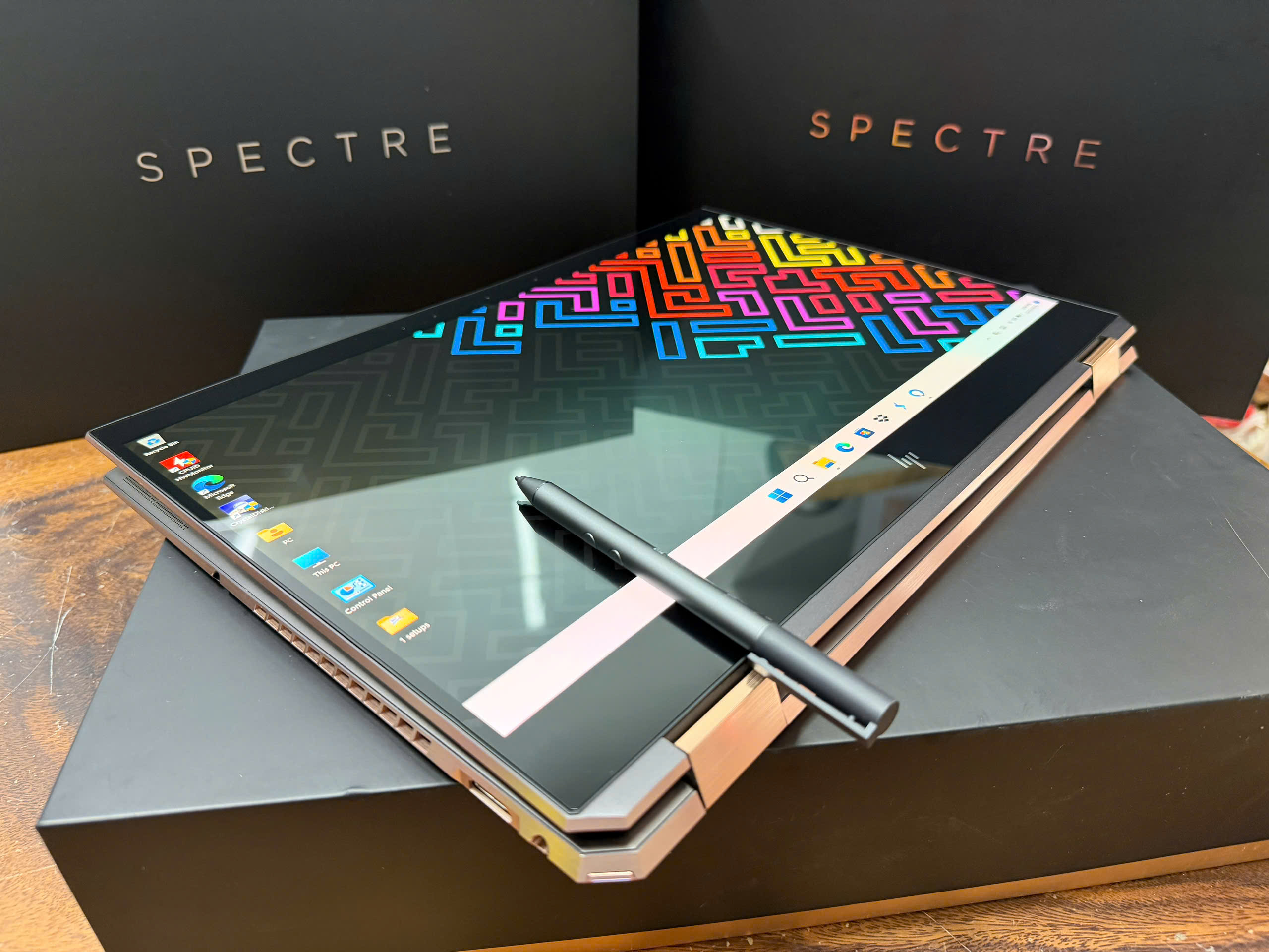 Hp Spectre 15 Gemcut Gold Black 2