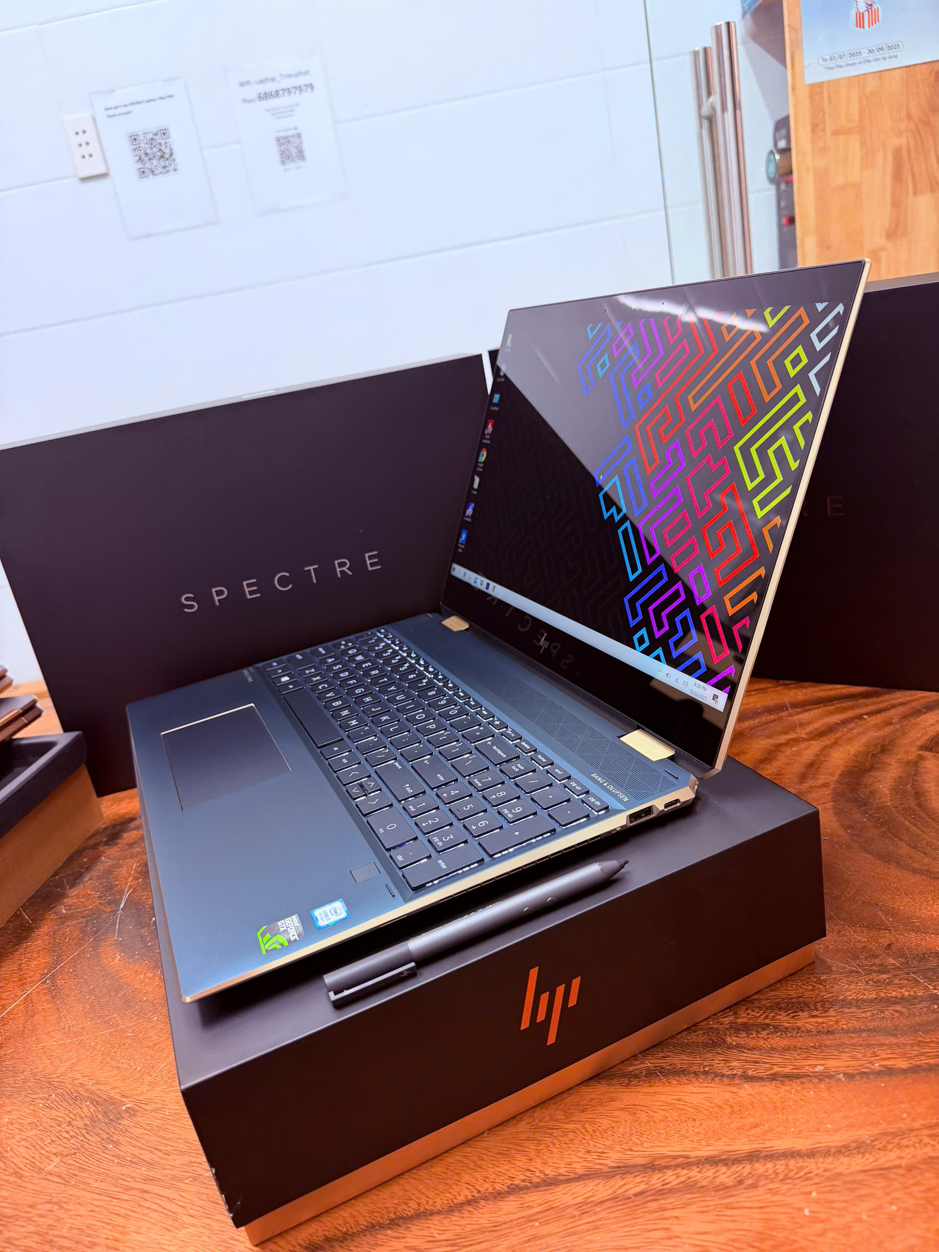 Hp Spectre 15 Gemcut Poseidon Blue 10