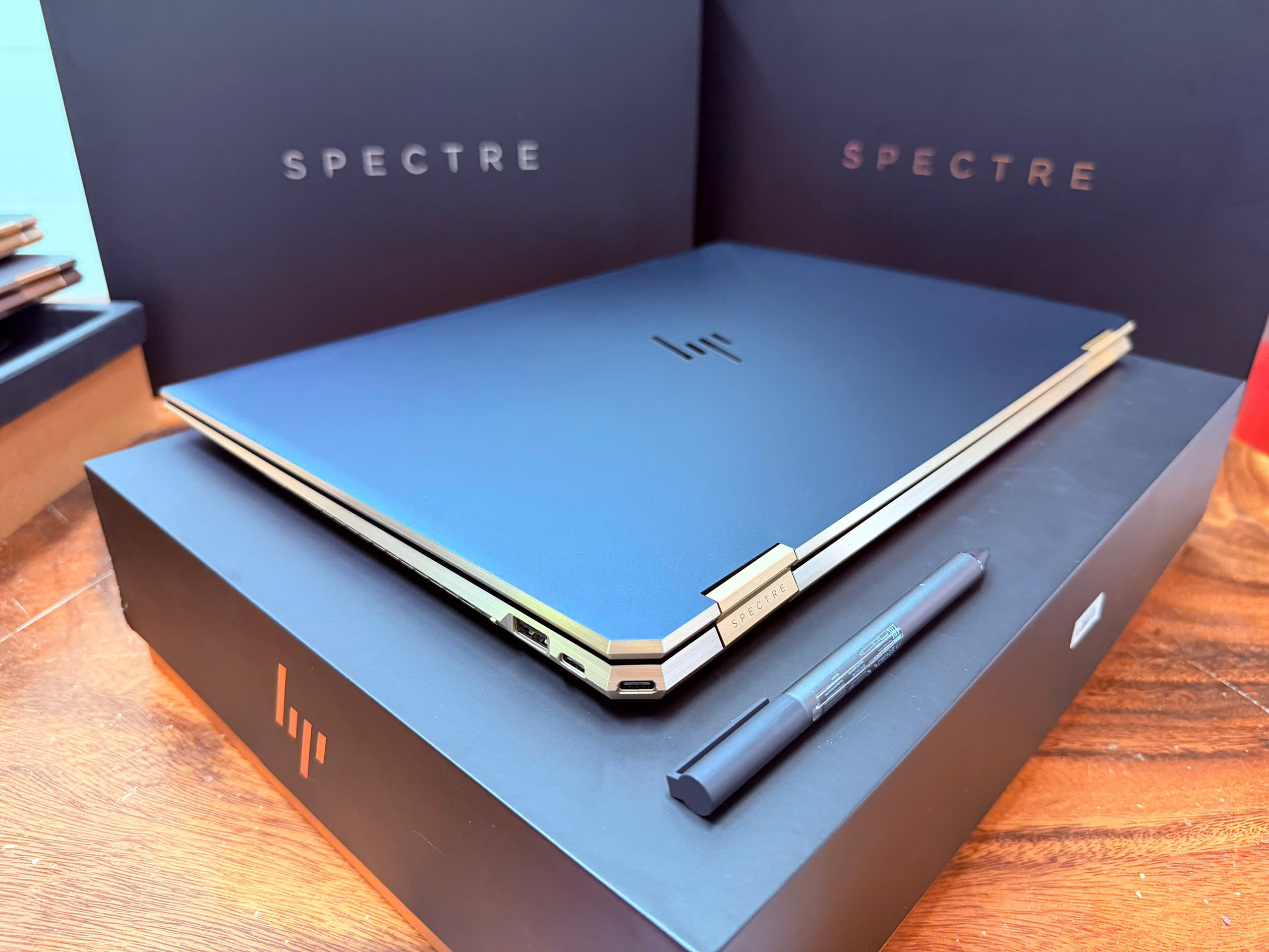 Hp Spectre 15 Gemcut Poseidon Blue 5