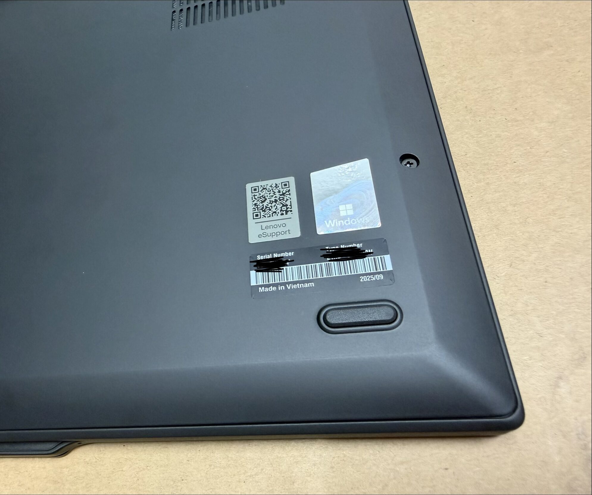Thinkpad X1 Carbon Gen 12 Made In Vietnam 10