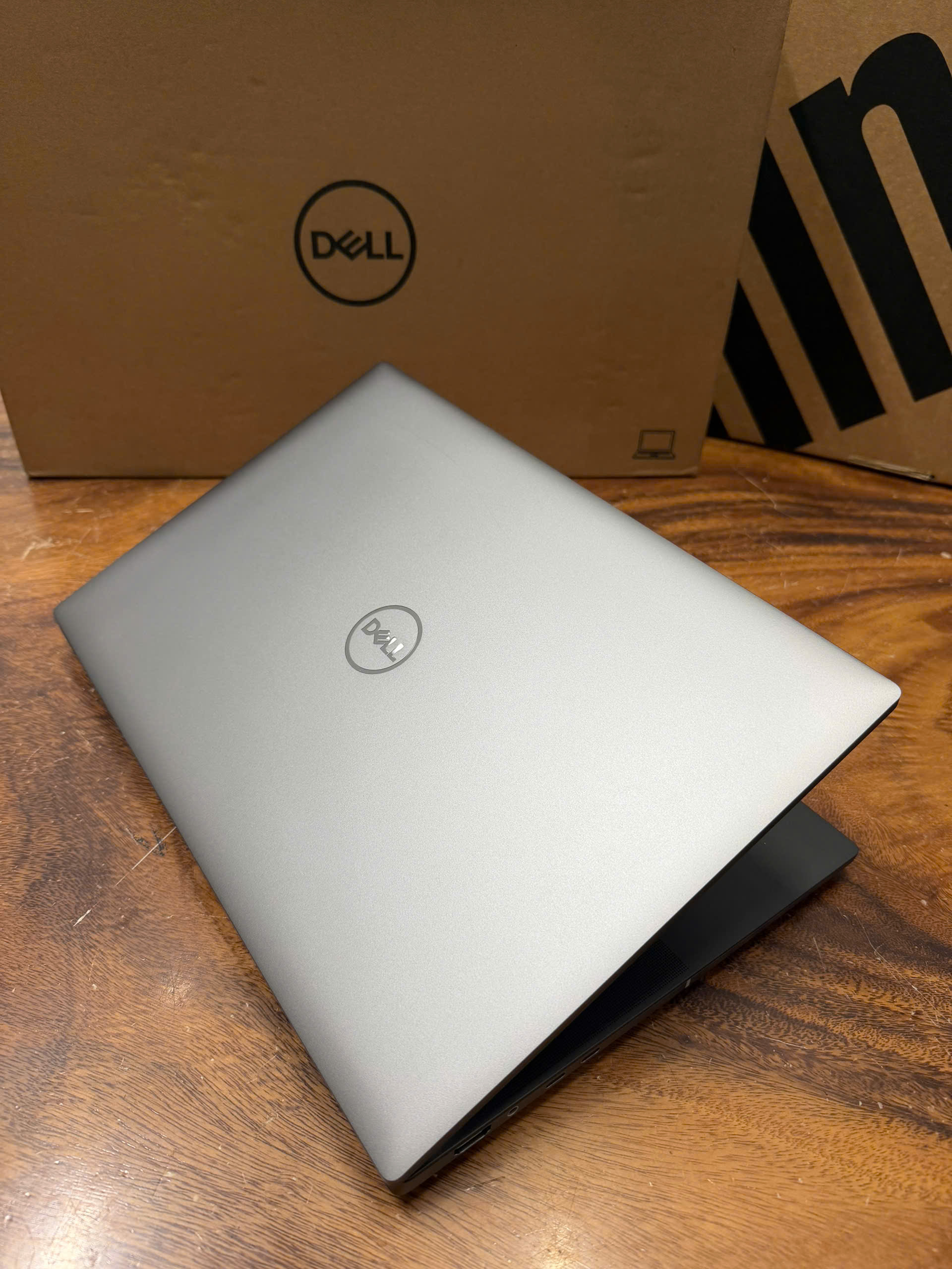Dell Precision 5690 Ultra 9 Fhd 1