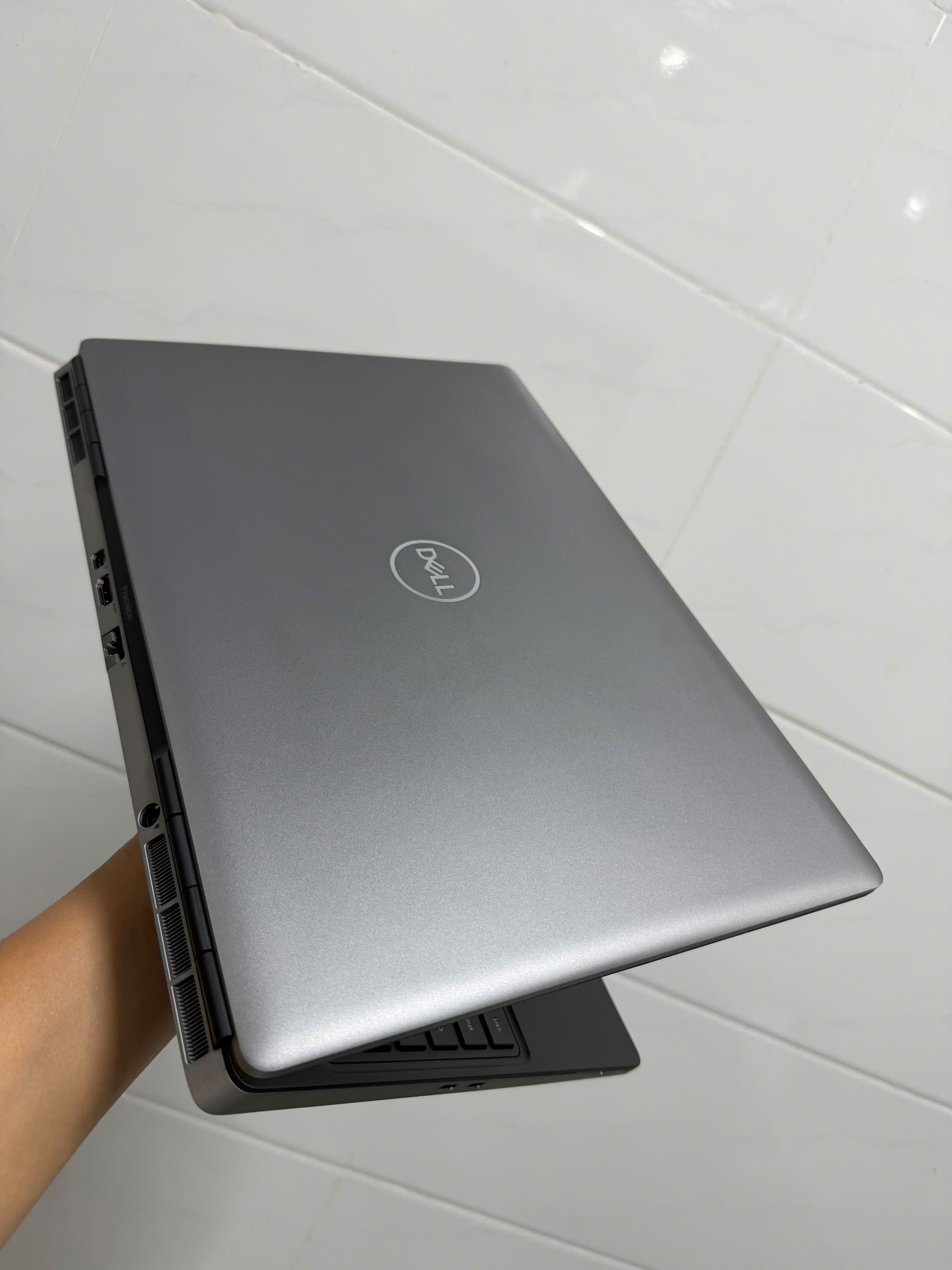 Dell Precision 7560 Touch 1