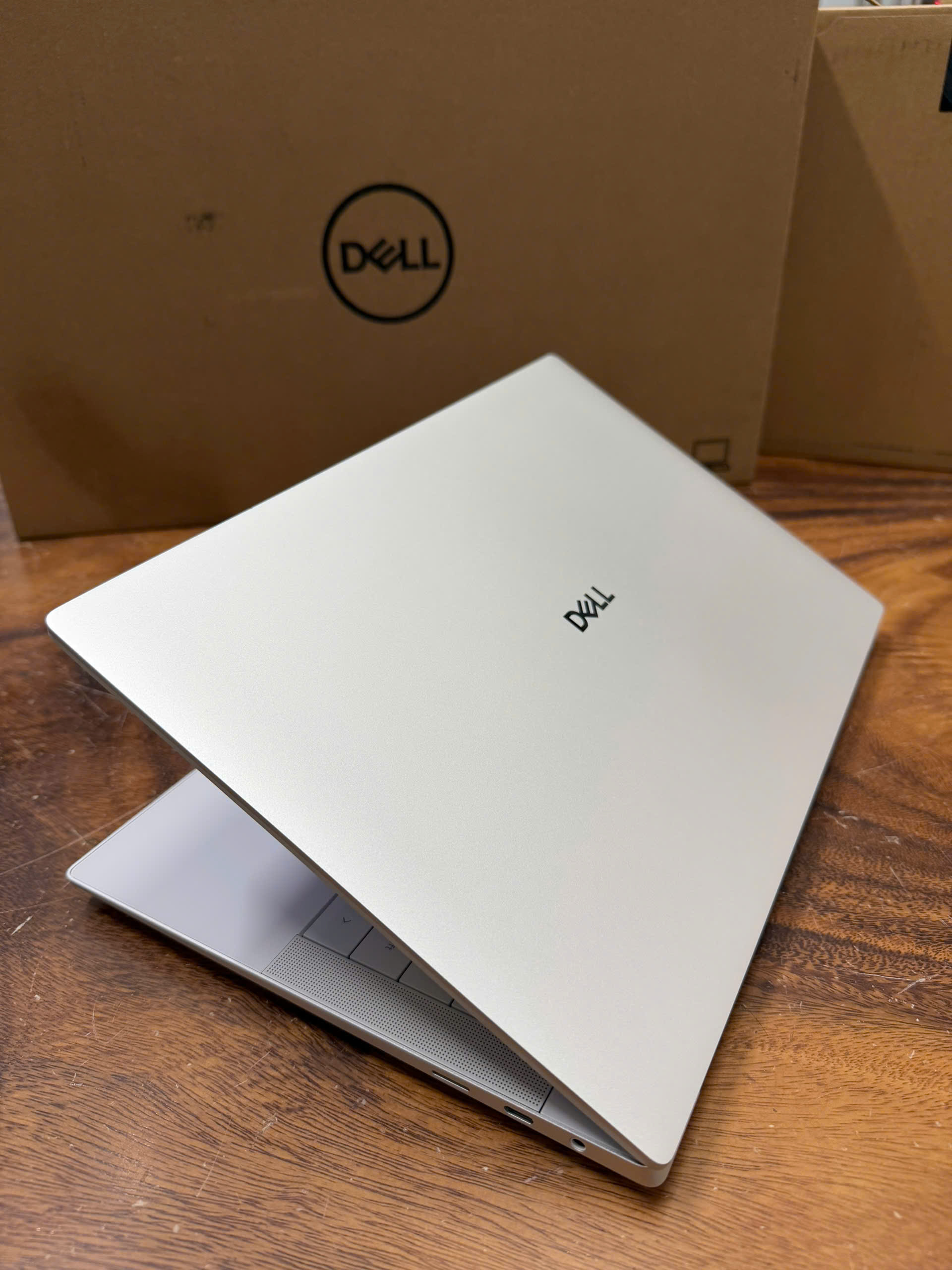 Dell 14 Premium Da14250 2