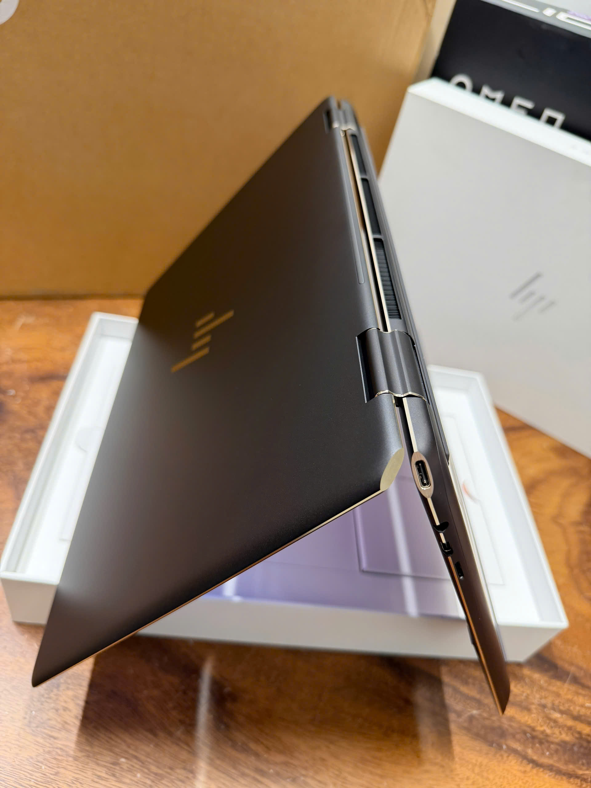 Hp Spectre X360 16 F0023dx 9