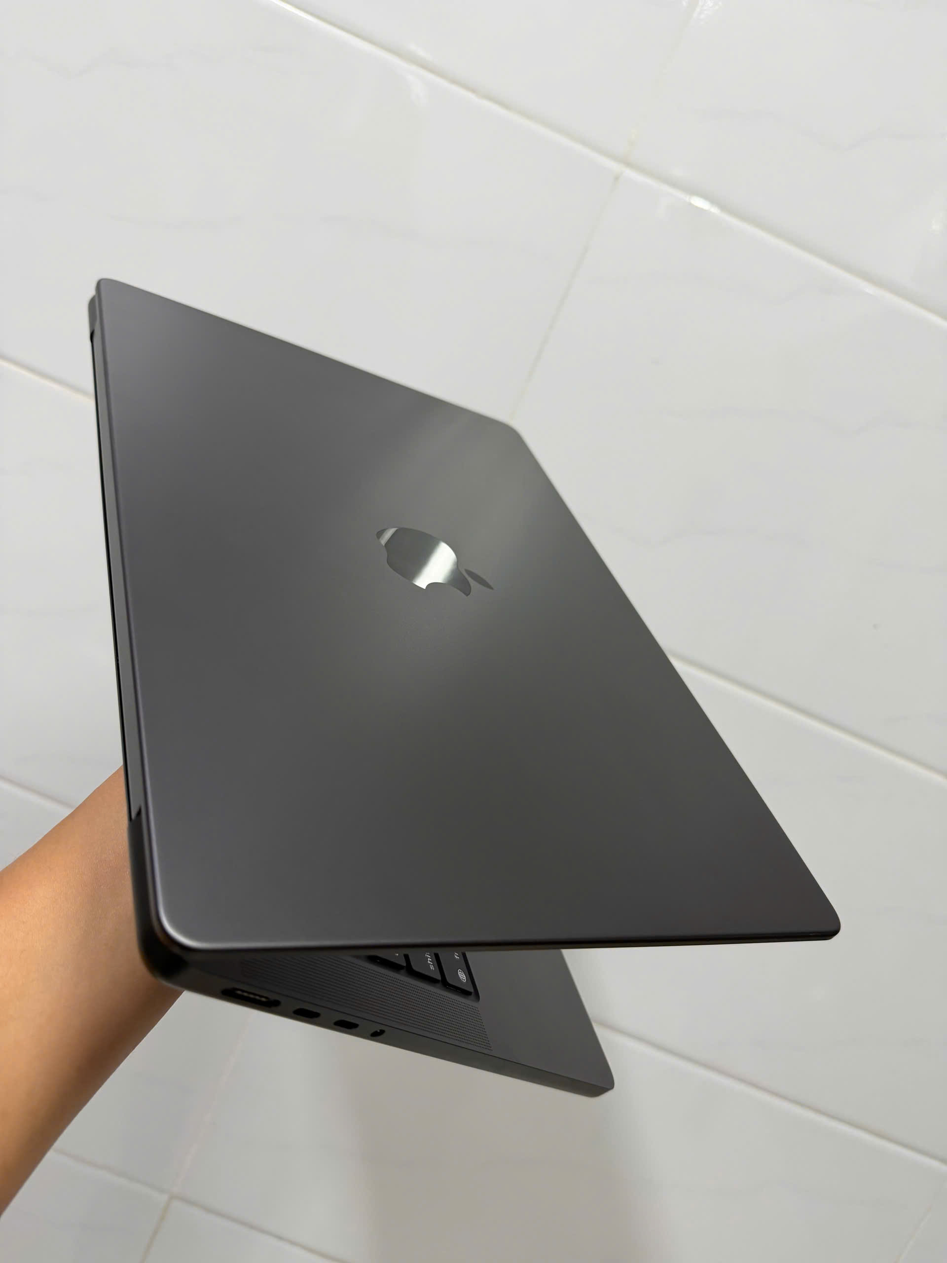 Macbook Pro 14in M5 1