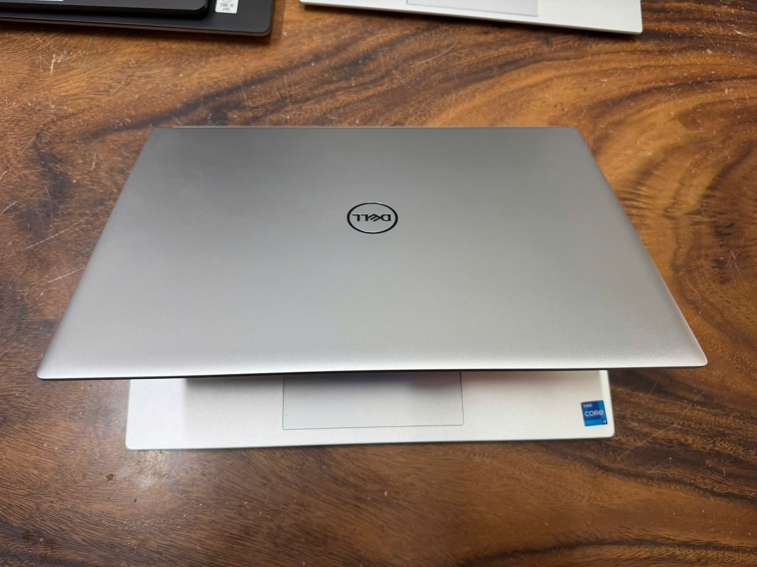 Dell Inspiron 5620 1