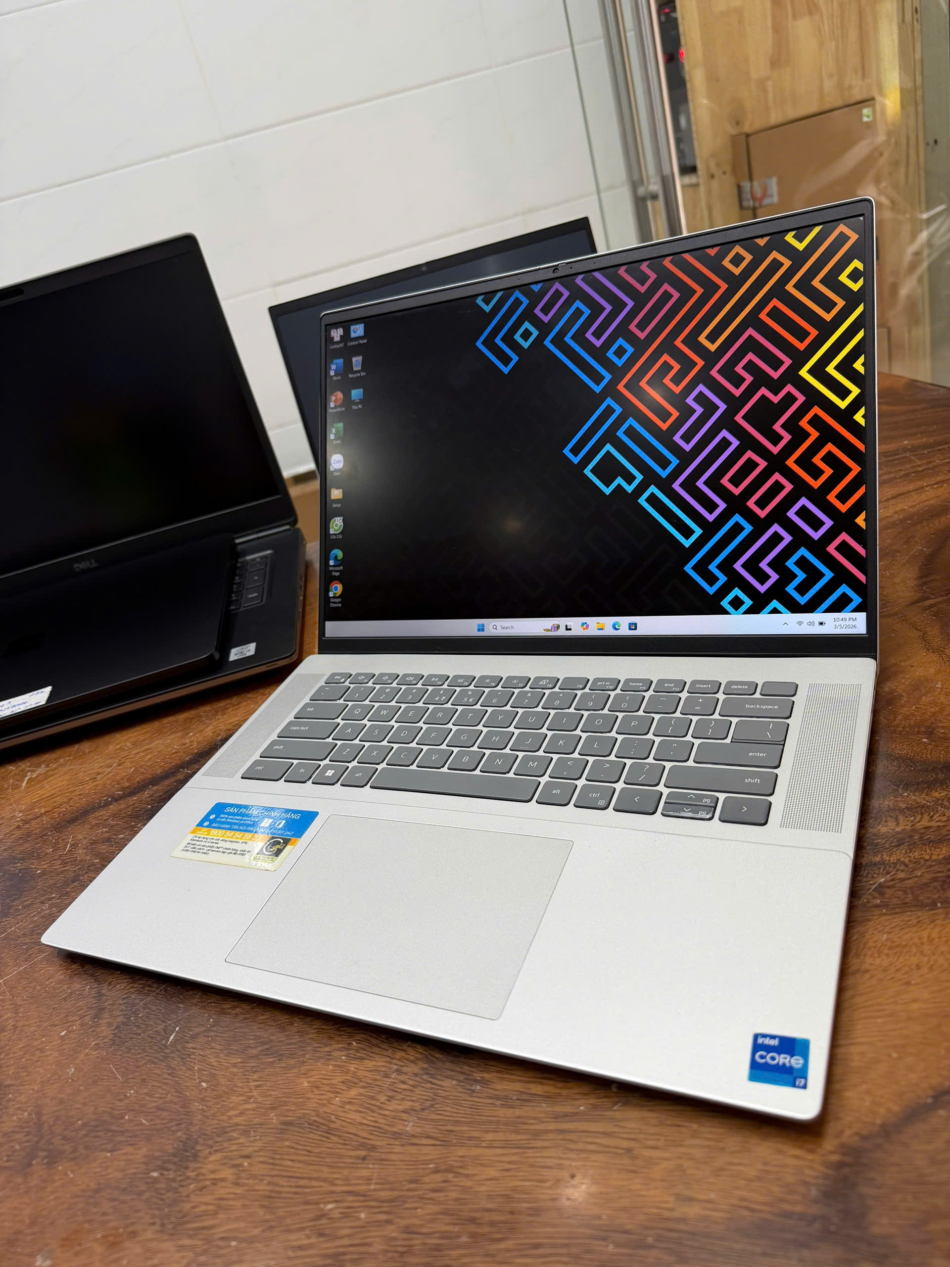 Dell Inspiron 5620 2