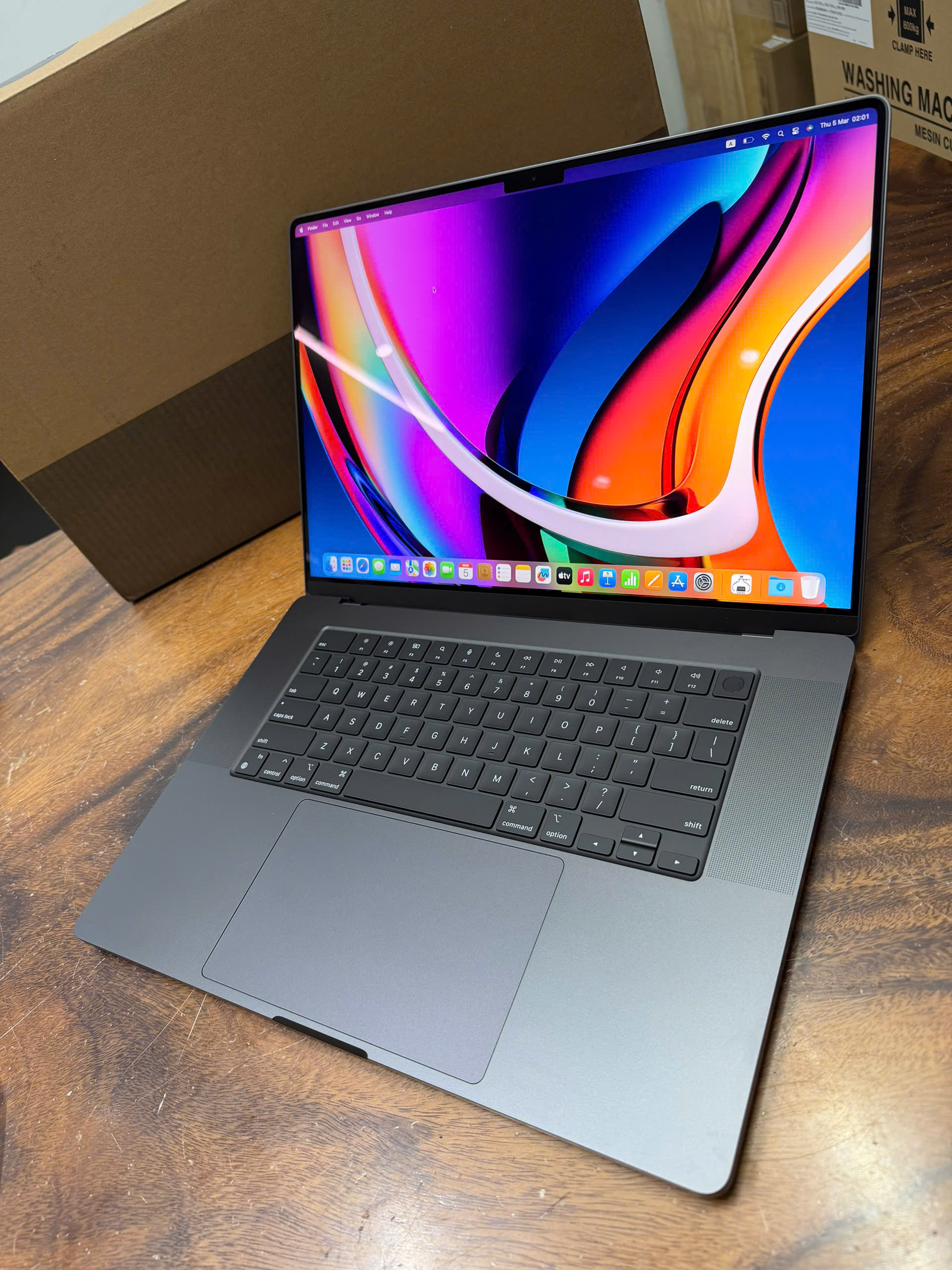 Macbook Pro 16 Like New 2