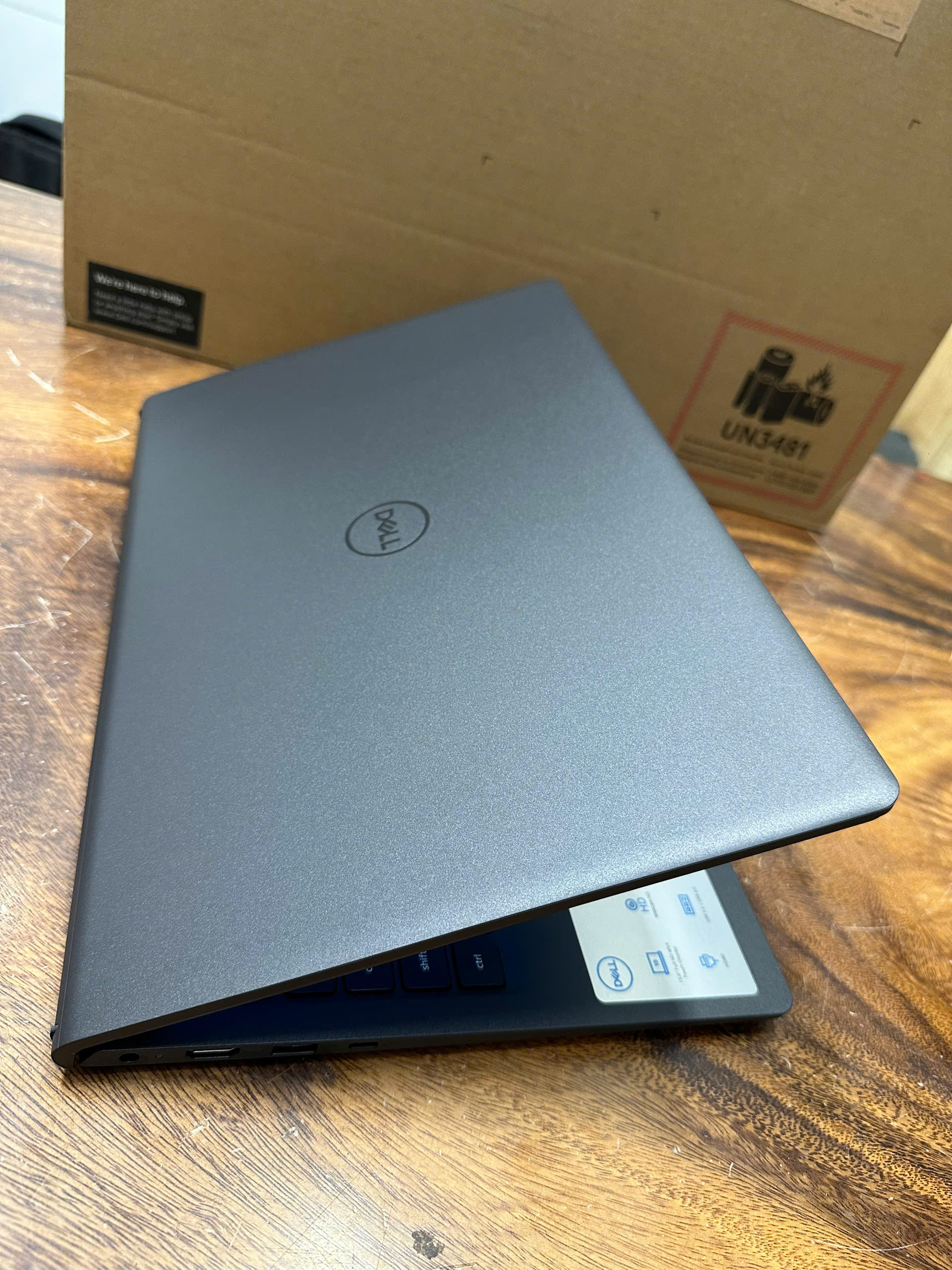 Dell Inspiron 3530 4