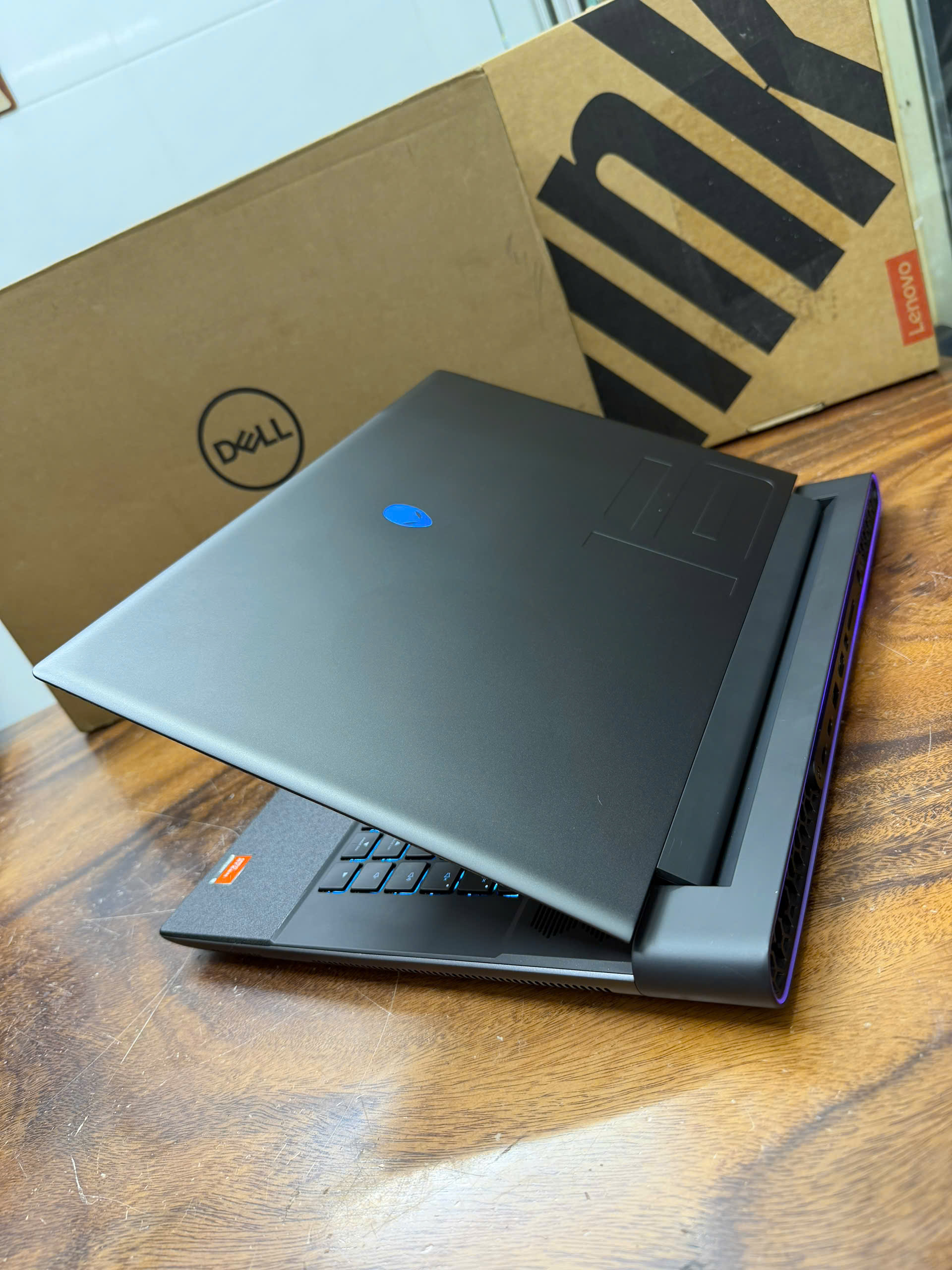 Dell Alienware M16 R1 Ryzen 9 7845hx 2