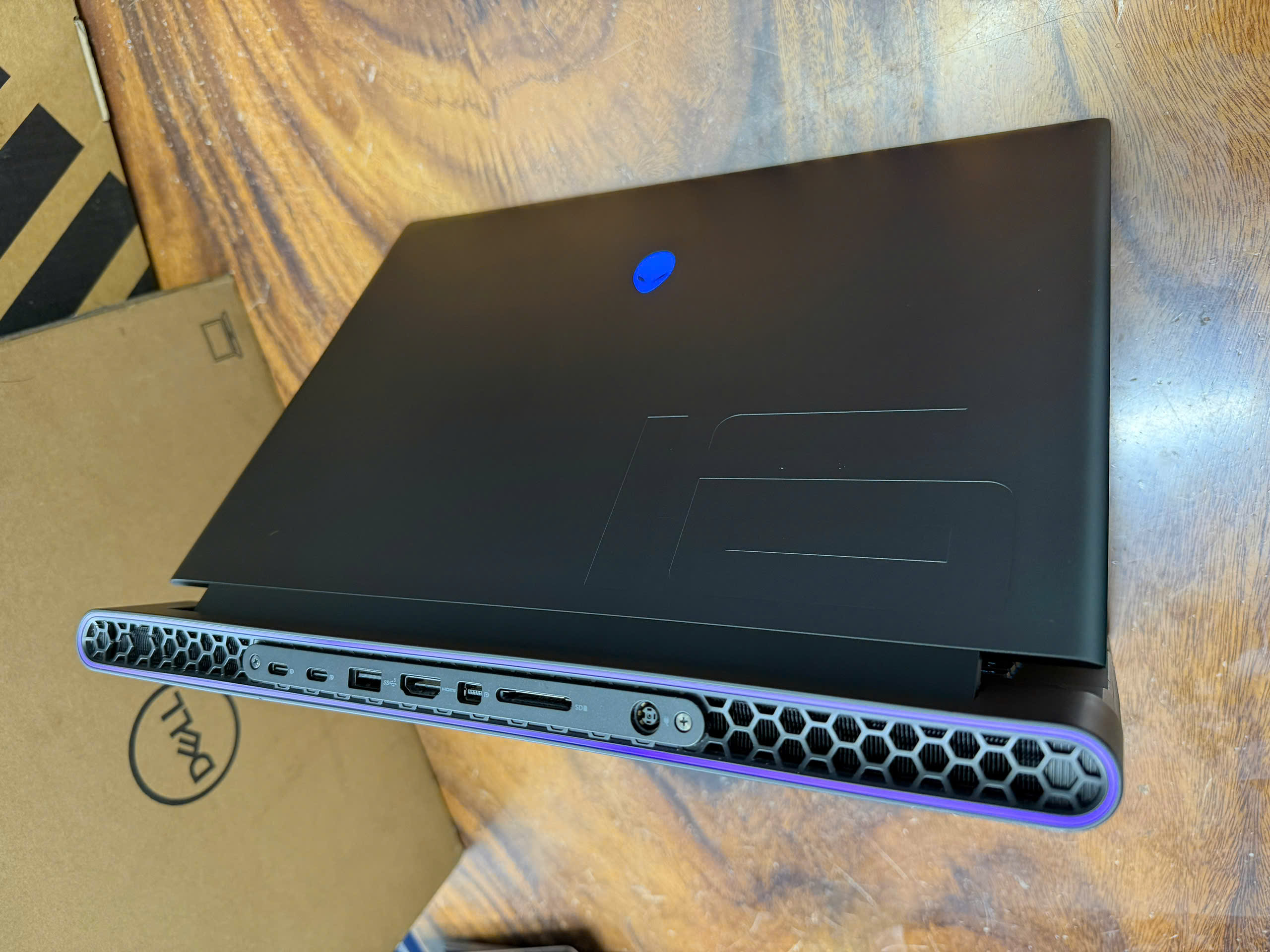 Dell Alienware M16 R1 Ryzen 9 7845hx 4