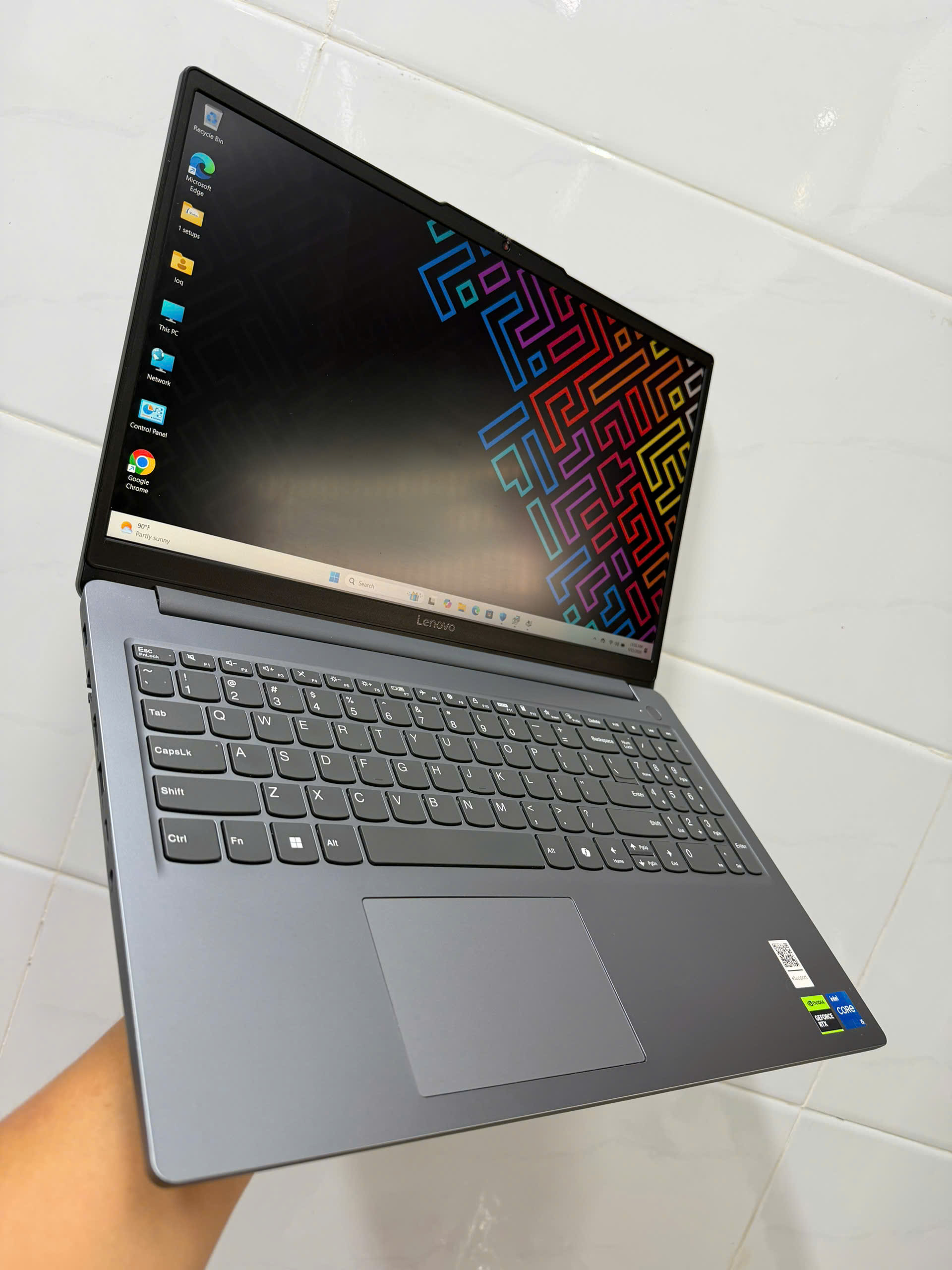 Lenovo Loq 15iax9 20